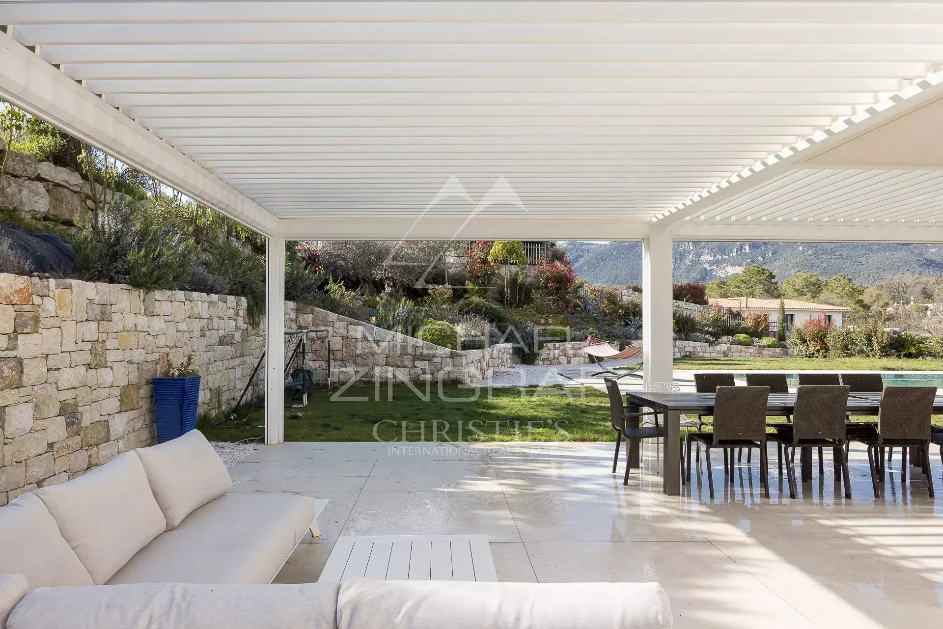 Villa Contemporaine dans un Secteur Résidentiel Prisè à Roquefort-les-Pins - 3