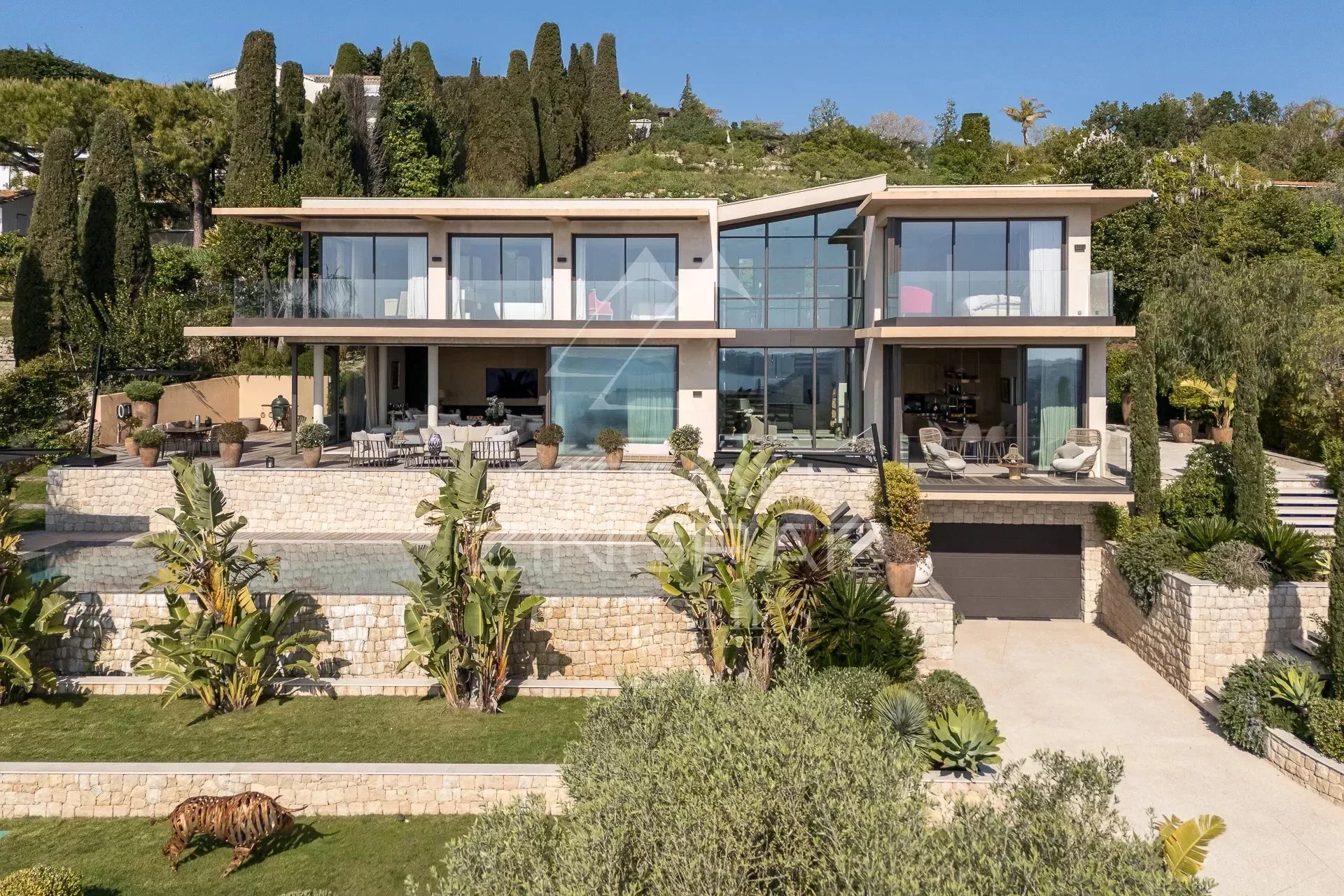 Aux portes de Cannes - Villa d’architecte neuve avec vue mer panoramique - 11