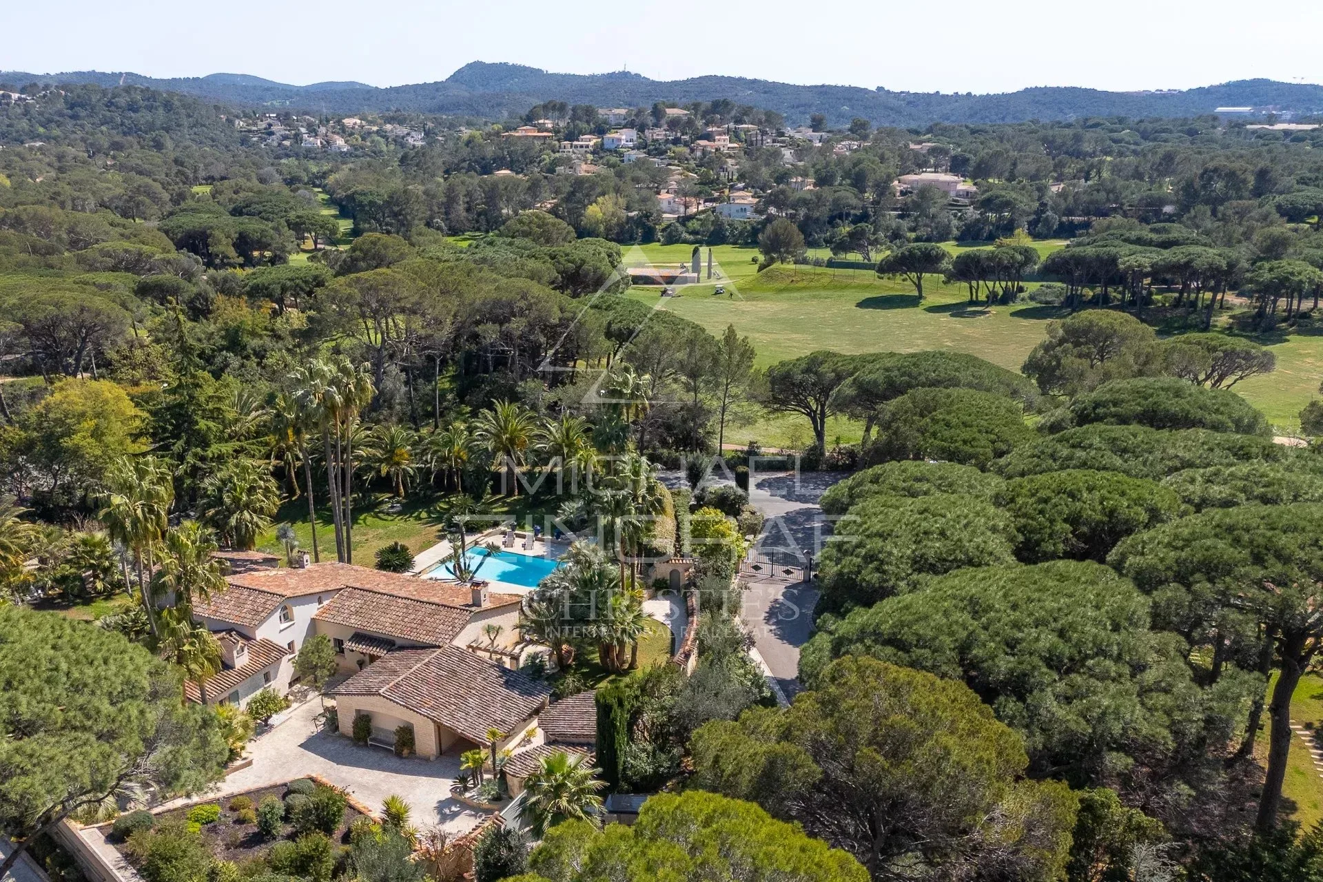 Saint Raphael Valescure - Propriété Face au Golf - Domaine Fermé - 2