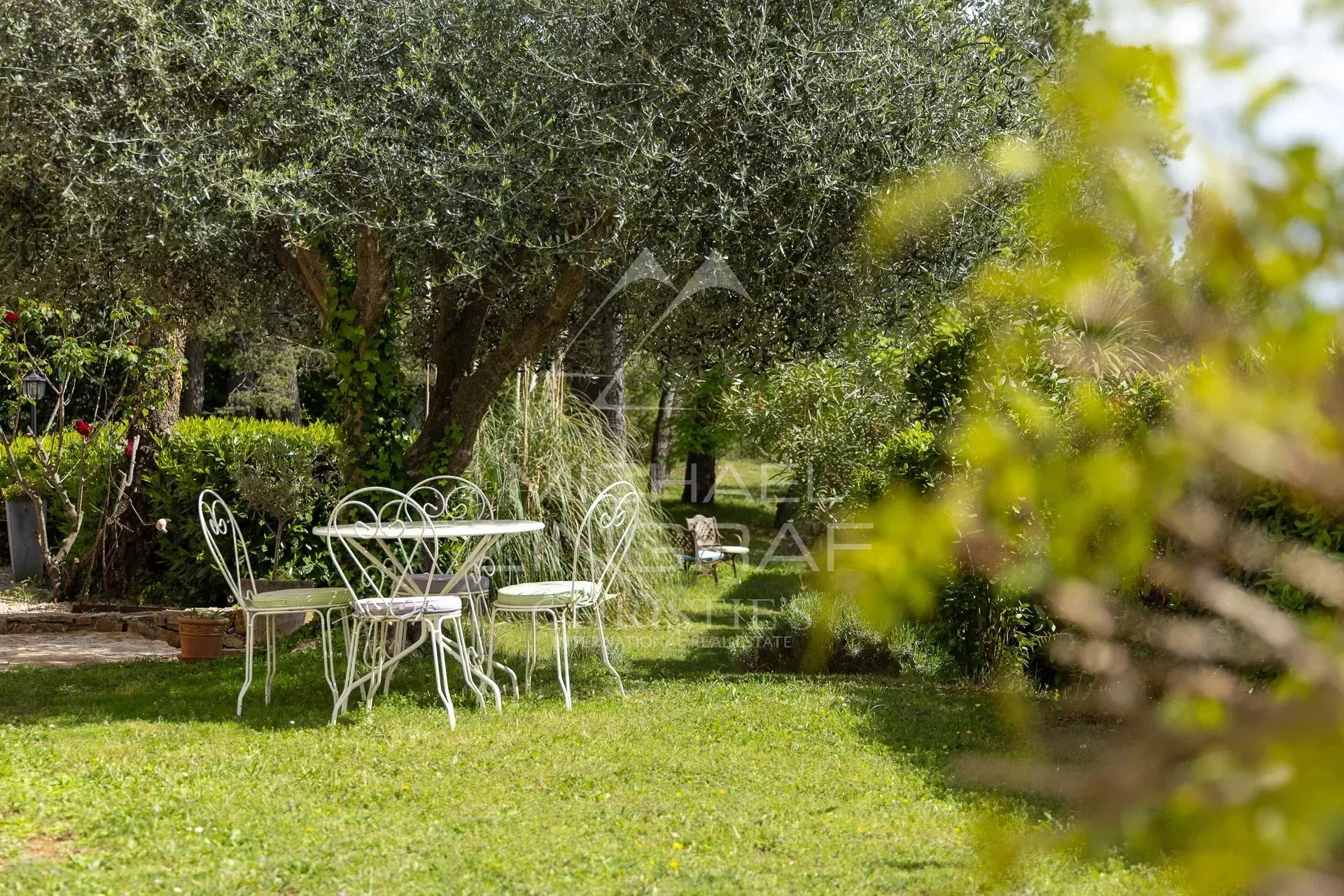 A haven of peace close to the village - 8