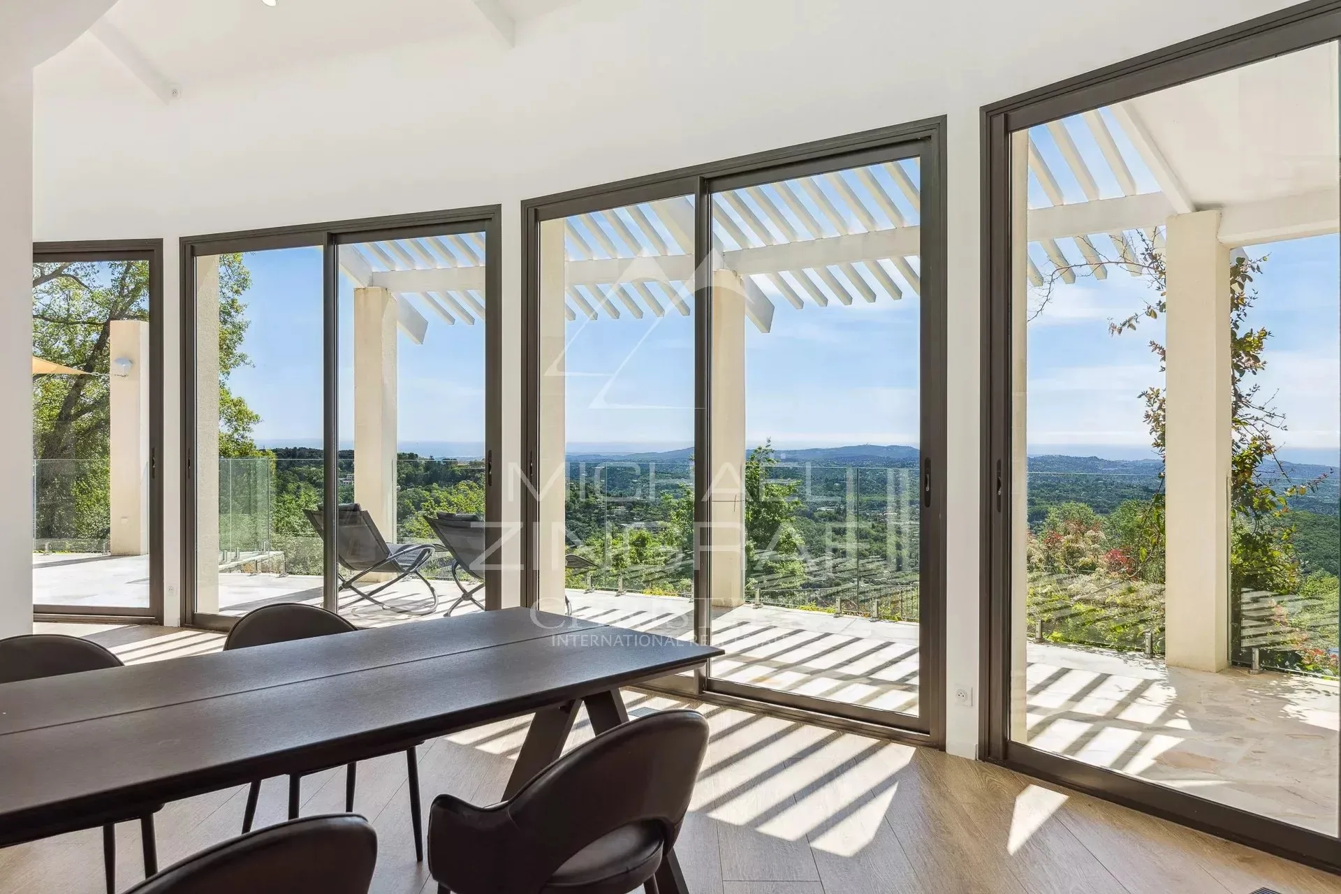Lumineuse villa contemporaine - 3