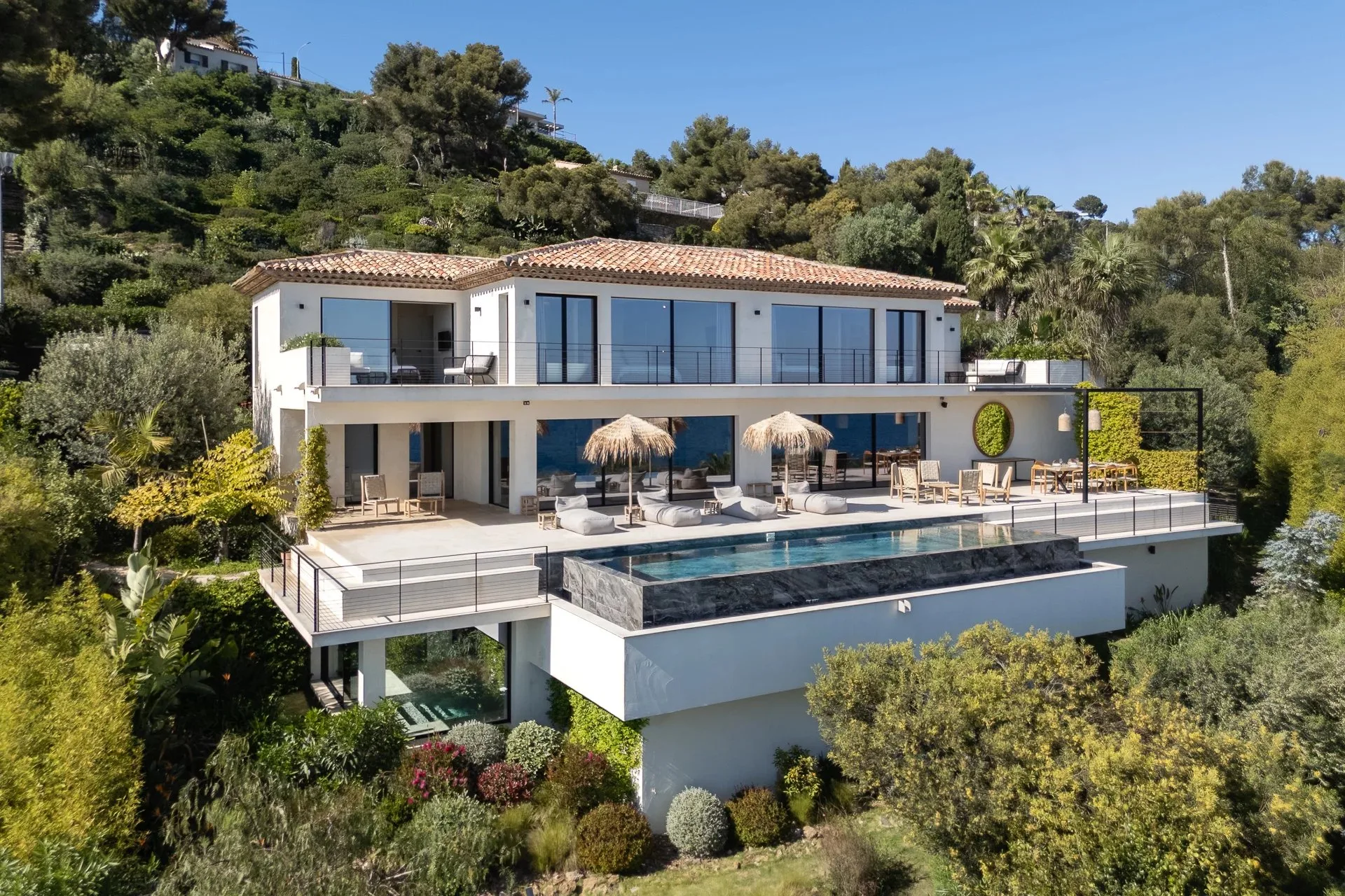 Propriété d’Exception à Découvrir : Vue Mer, Plage & Prestations Haut de Gamme - 4