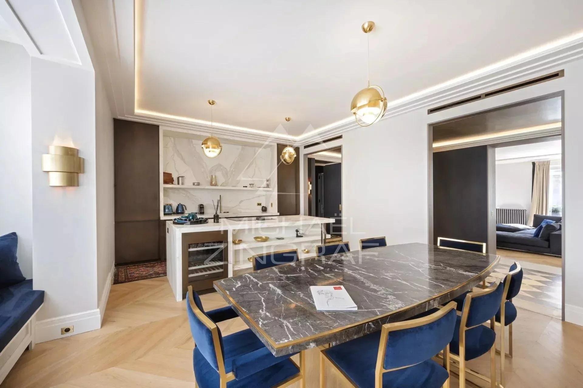 A vendre - Exclusivité - Appartement refait à neuf - 3 Suites - Triangle d'Or - 4