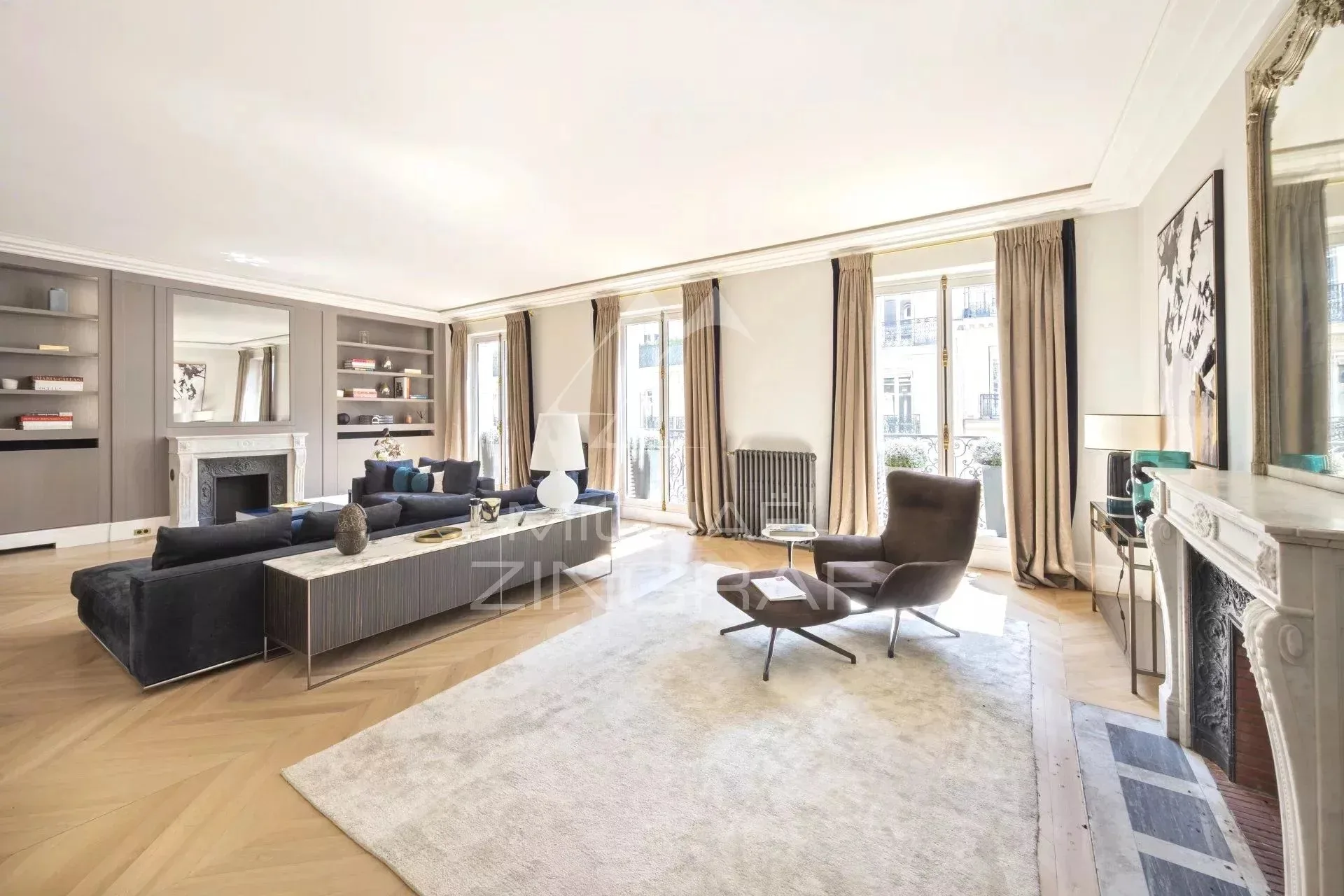 A vendre - Exclusivité - Appartement refait à neuf - 3 Suites - Triangle d'Or - 6