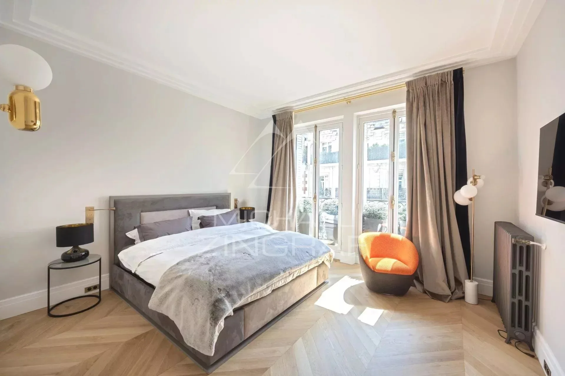 A vendre - Exclusivité - Appartement refait à neuf - 3 Suites - Triangle d'Or - 12