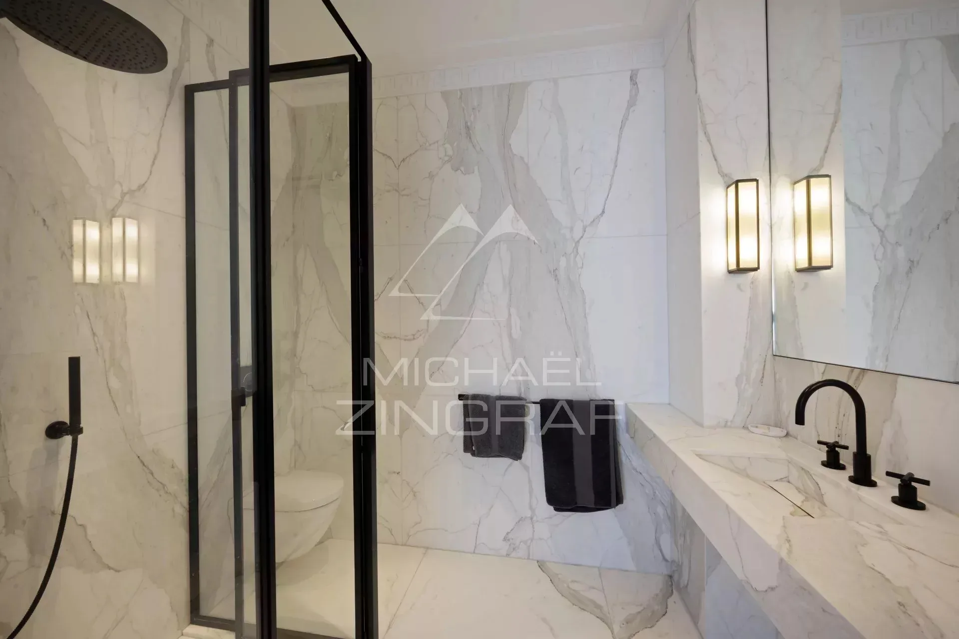 A vendre - Exclusivité - Appartement refait à neuf - 3 Suites - Triangle d'Or - 20