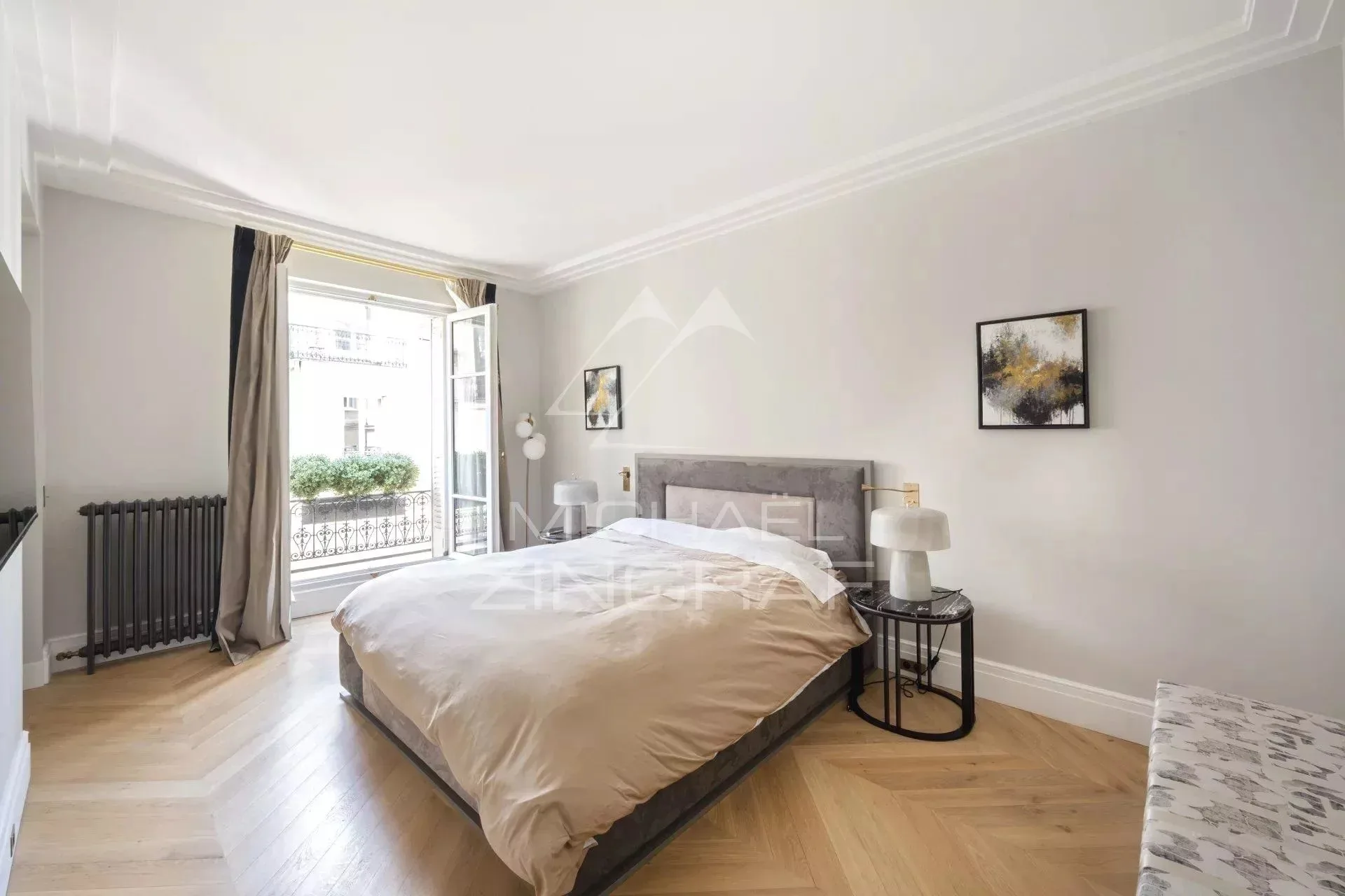 A vendre - Exclusivité - Appartement refait à neuf - 3 Suites - Triangle d'Or - 7