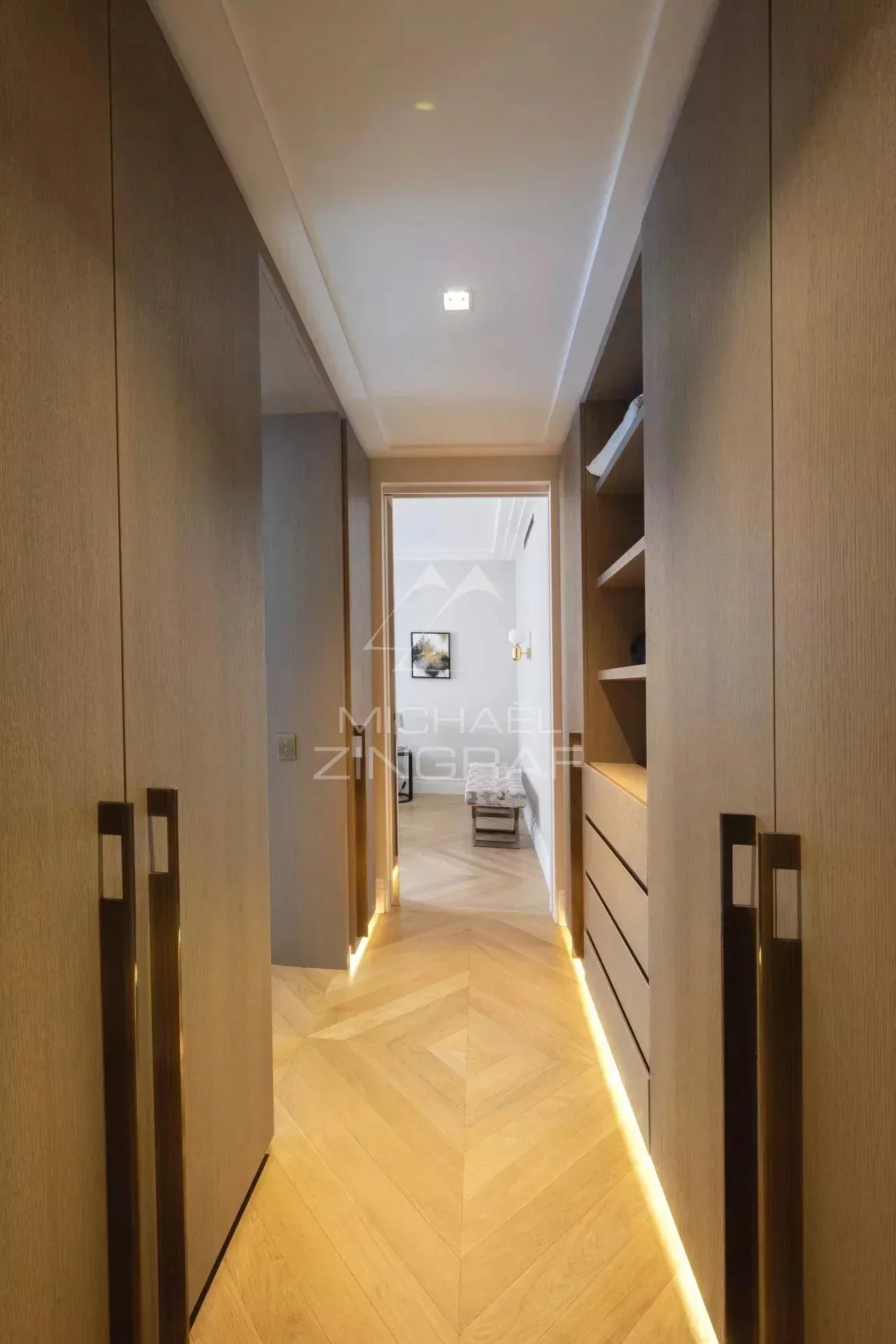 A vendre - Exclusivité - Appartement refait à neuf - 3 Suites - Triangle d'Or - 18