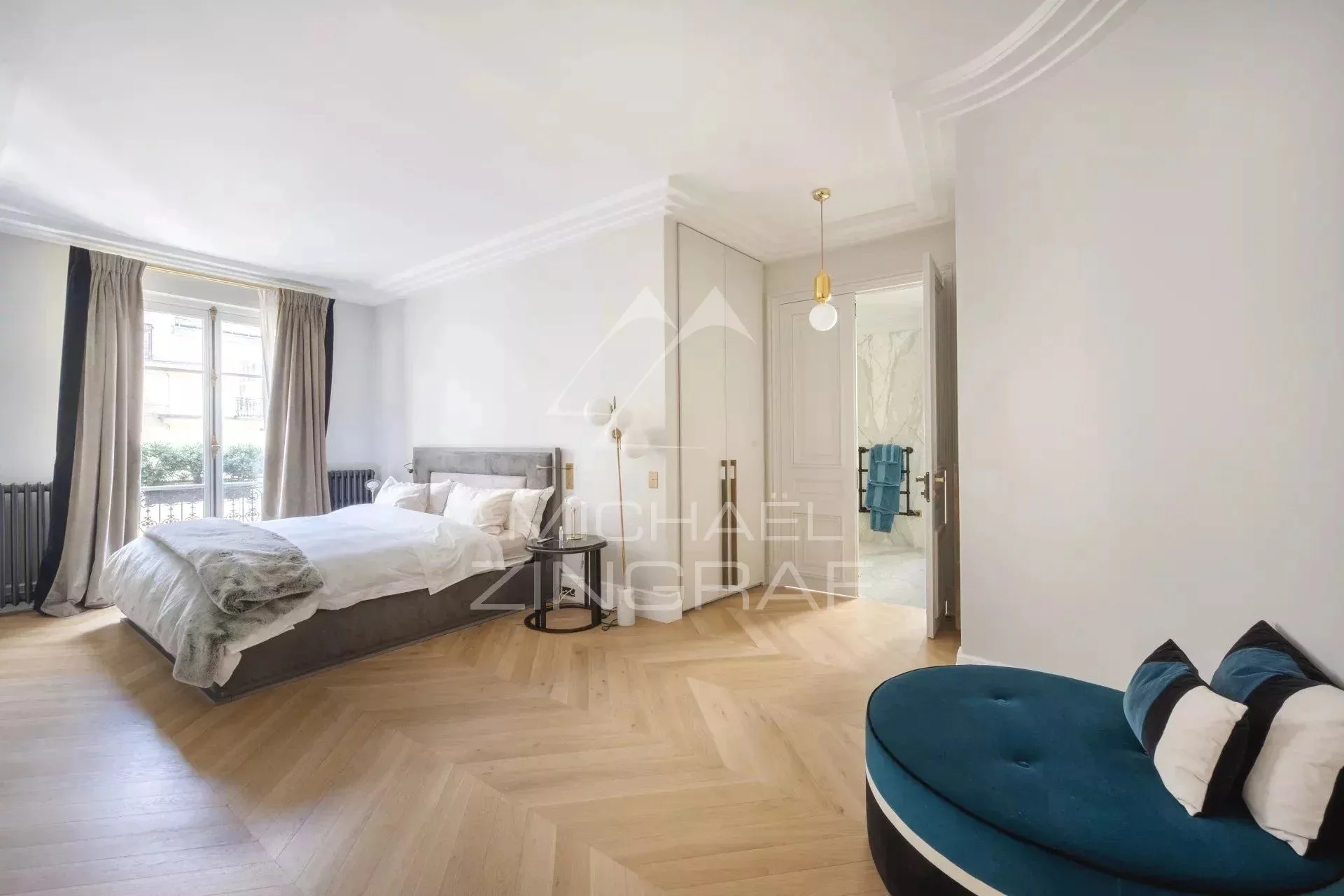 A vendre - Exclusivité - Appartement refait à neuf - 3 Suites - Triangle d'Or - 10