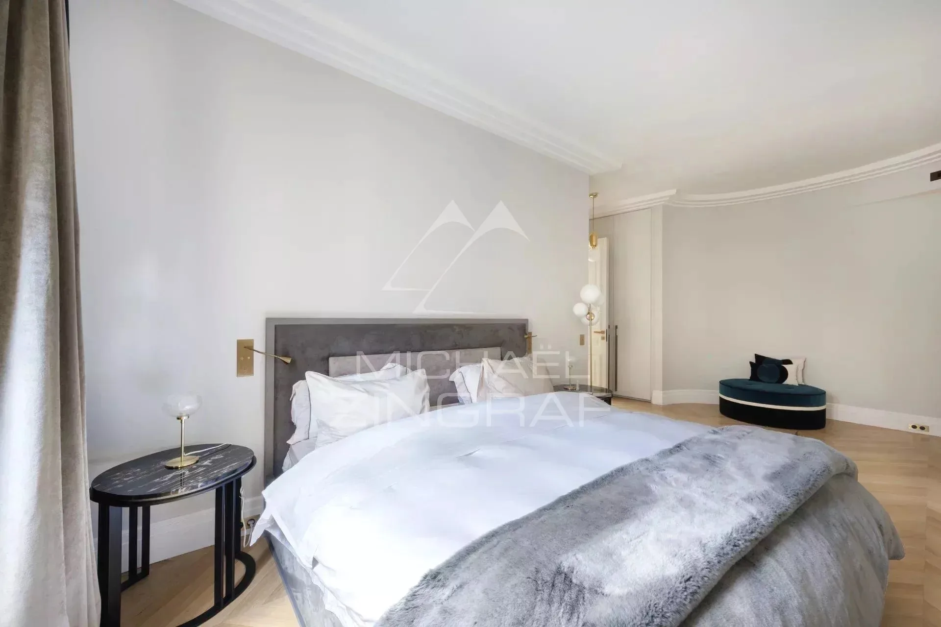 A vendre - Exclusivité - Appartement refait à neuf - 3 Suites - Triangle d'Or - 19