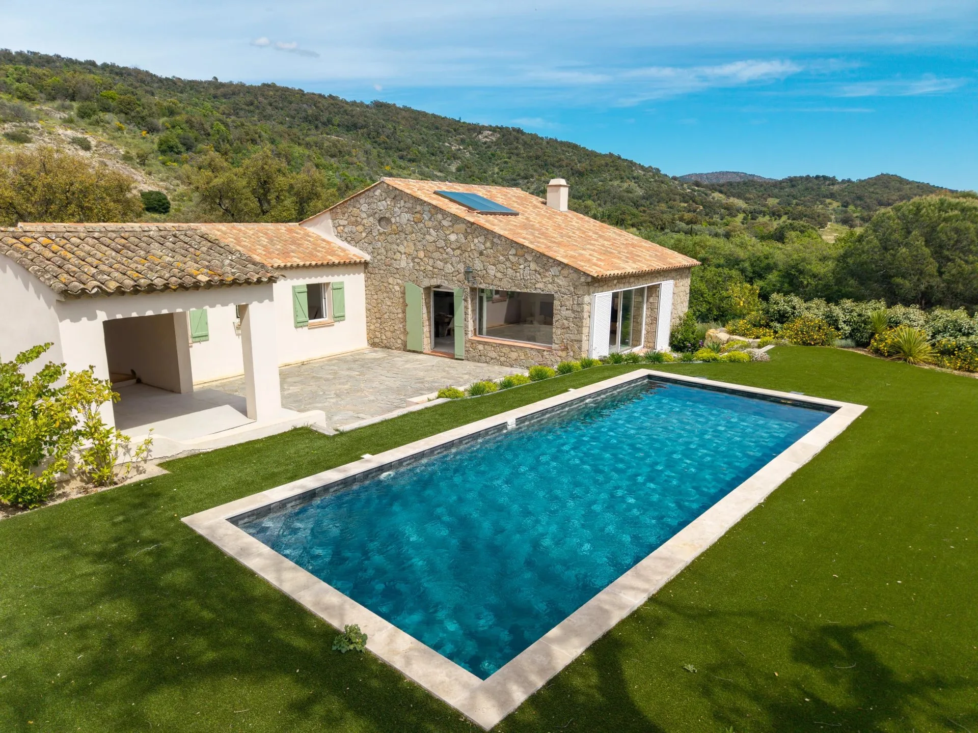 Villa en pierre rénovée en 2024 - Village du Plan de la Tour