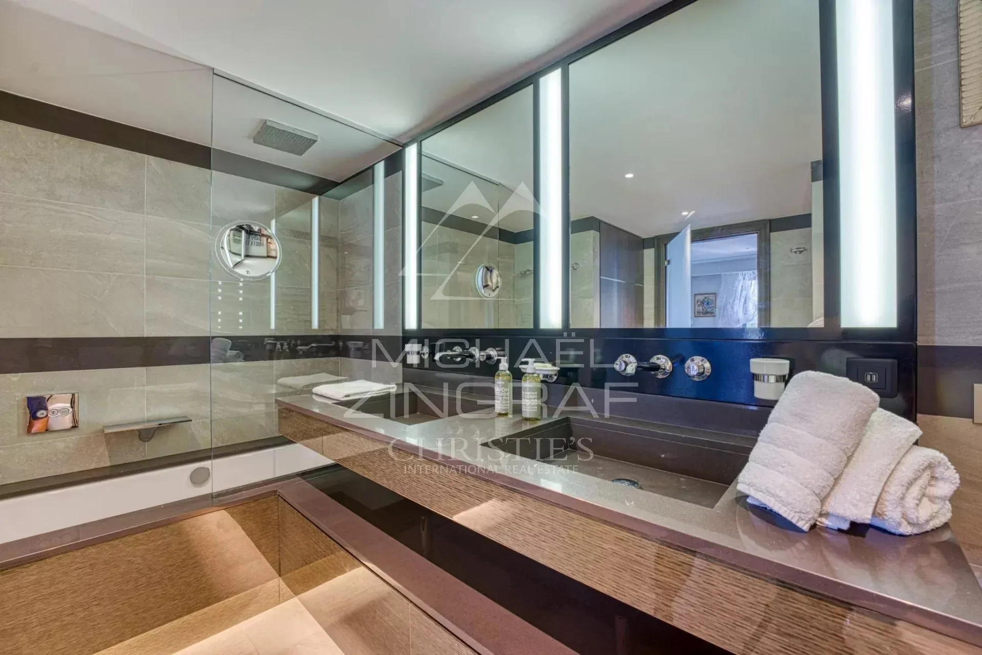 Appartement d'Exception avec Terrasses Panoramiques et Prestations Haut de Gamme - 28