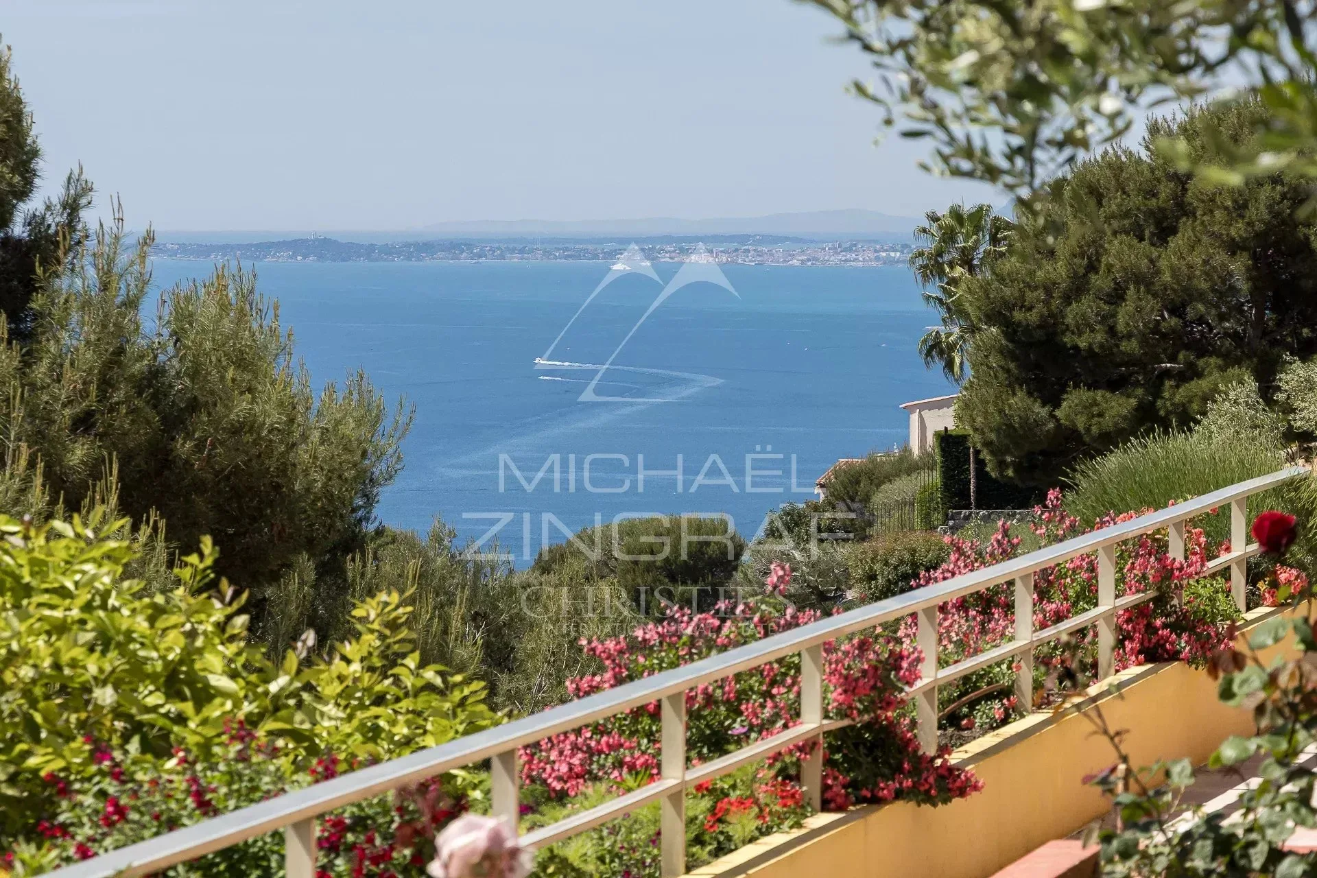 Villa d'architecte au coeur d'un domaine privé - VILLEFRANCHE SUR MER - 11