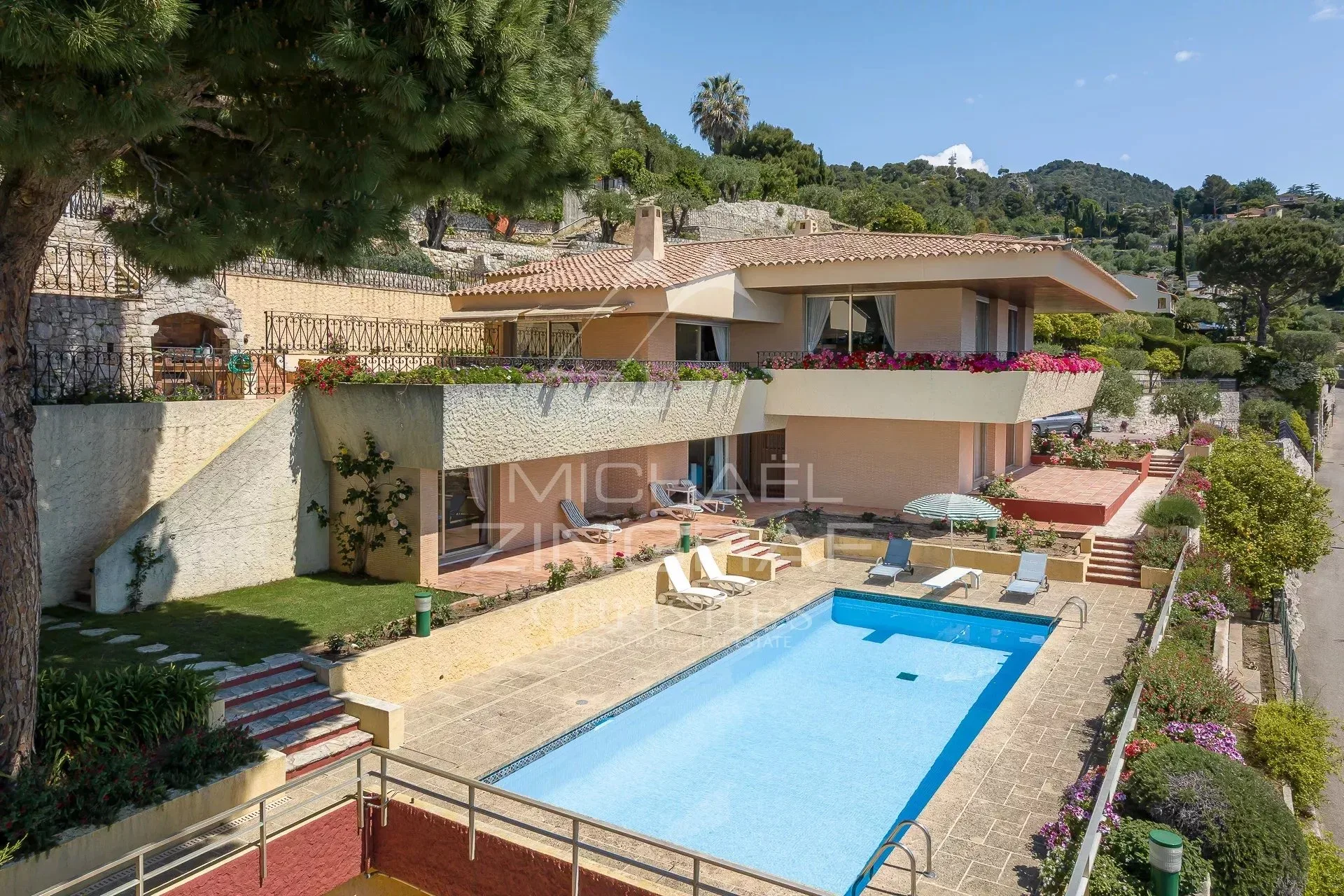 Villa d'architecte au coeur d'un domaine privé - VILLEFRANCHE SUR MER - 4