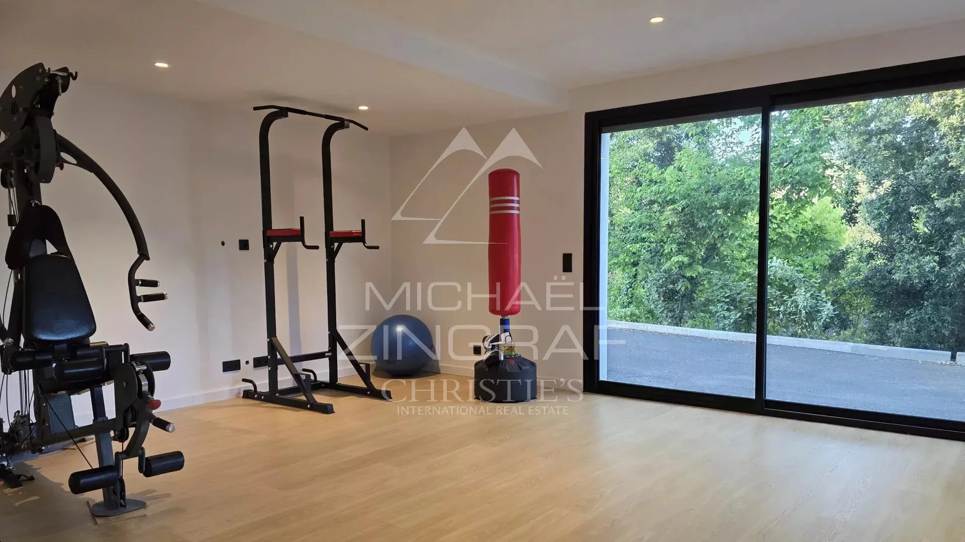 Villa Contemporaine dans un Secteur Résidentiel Prisè à Roquefort-les-Pins - 9
