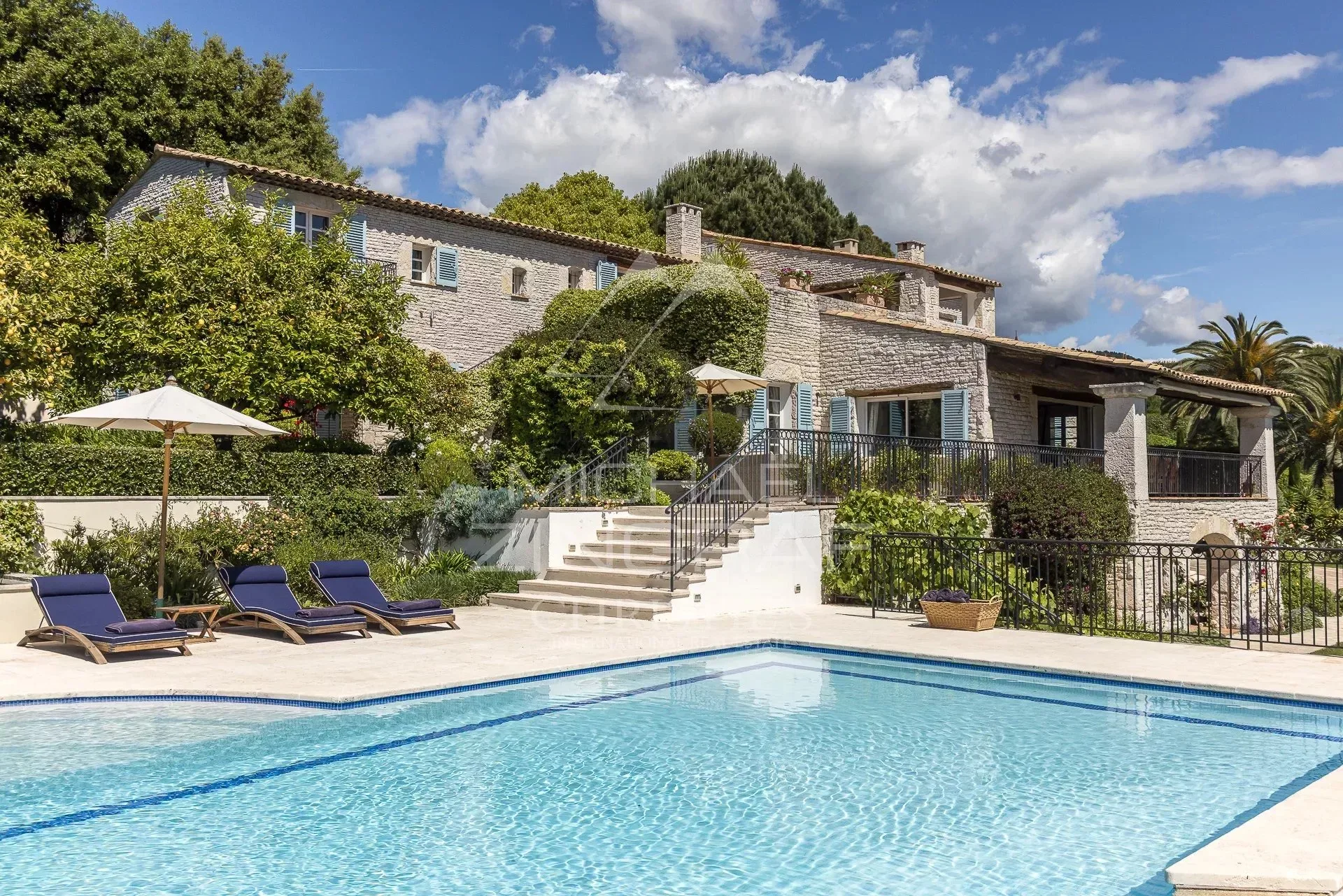 Co-Exclusivité: Propriété d'exception sur 1HA de terrain - 5
