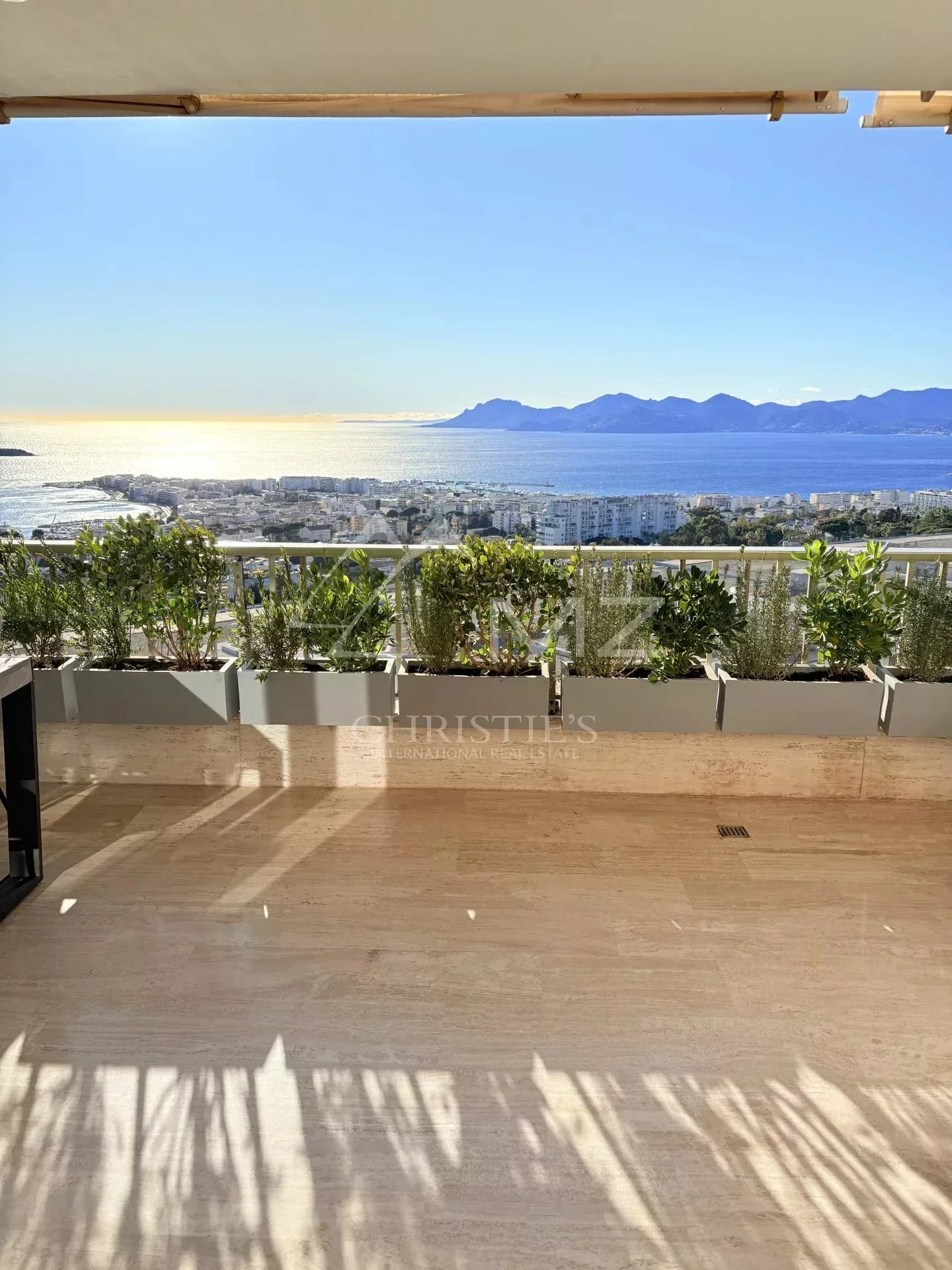 Moderne 4-Zimmer-Wohnung mit Panoramablick auf das Meer - 19