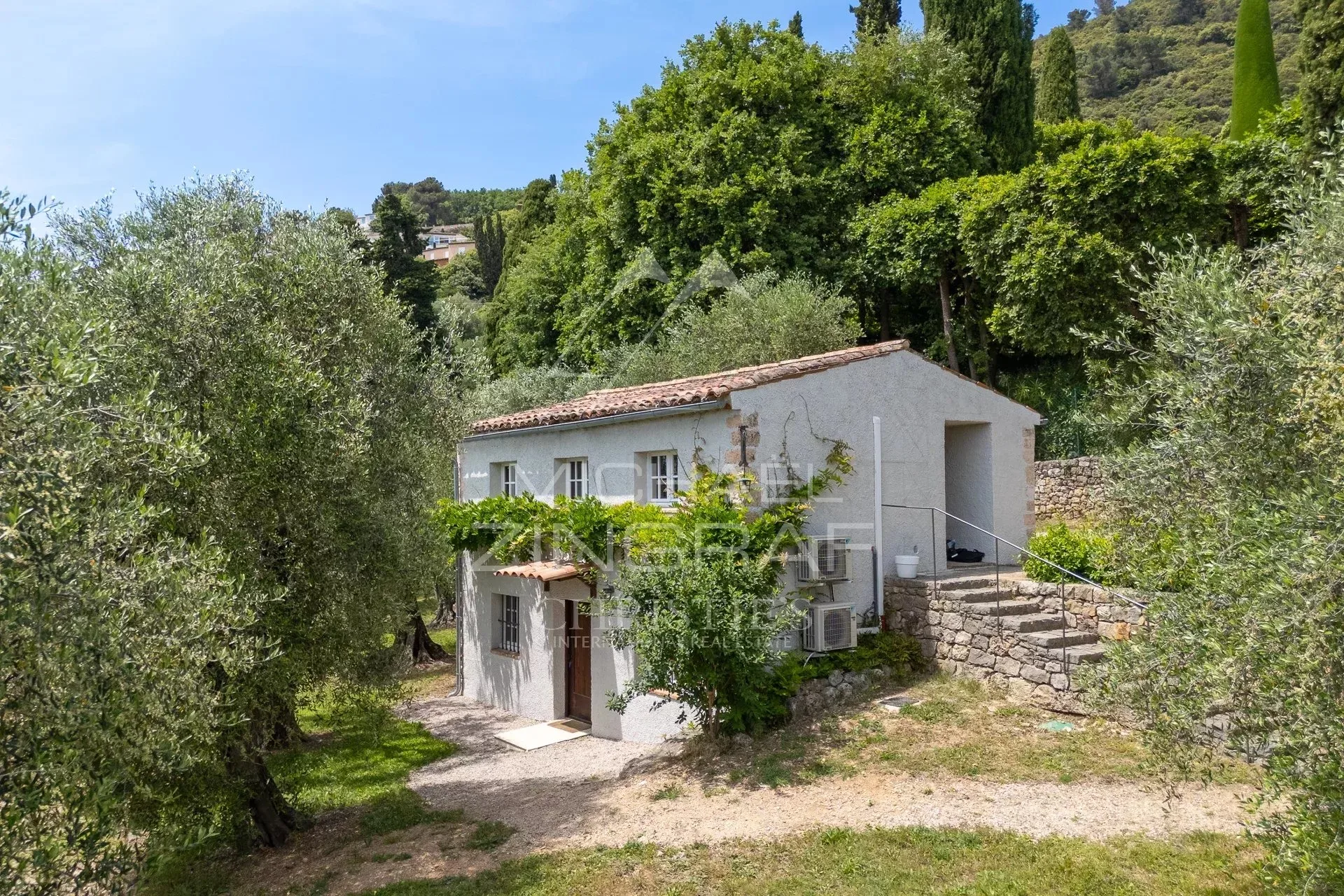 Domaine vue mer et lac, oliveraie , tennis avec villa  principale et pavillon d'hôtes. - 5