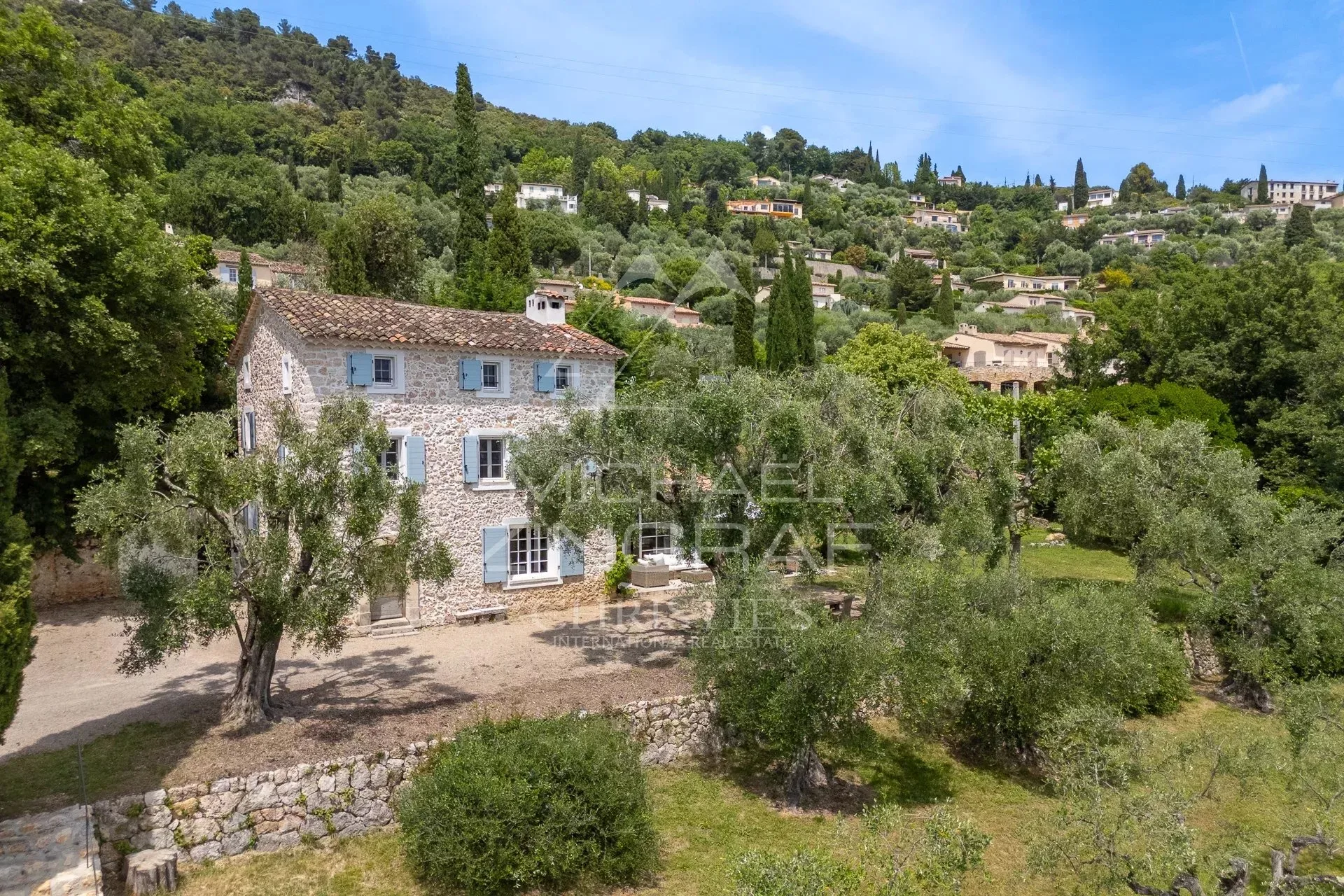 Domaine vue mer et lac, oliveraie , tennis avec villa  principale et pavillon d'hôtes. - 2