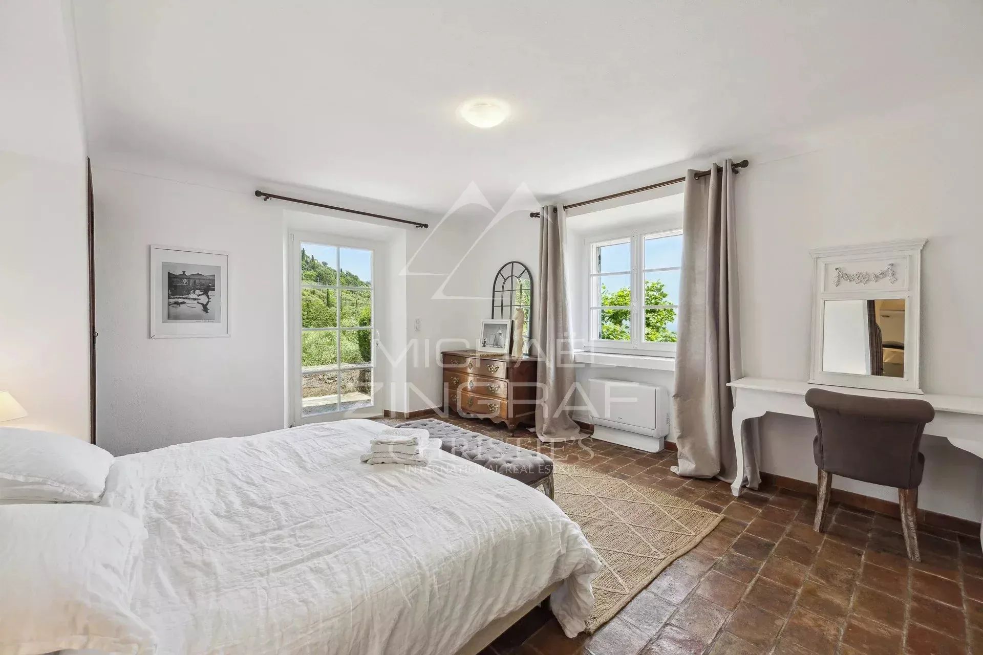 Domaine vue mer et lac, oliveraie , tennis avec villa  principale et pavillon d'hôtes. - 10