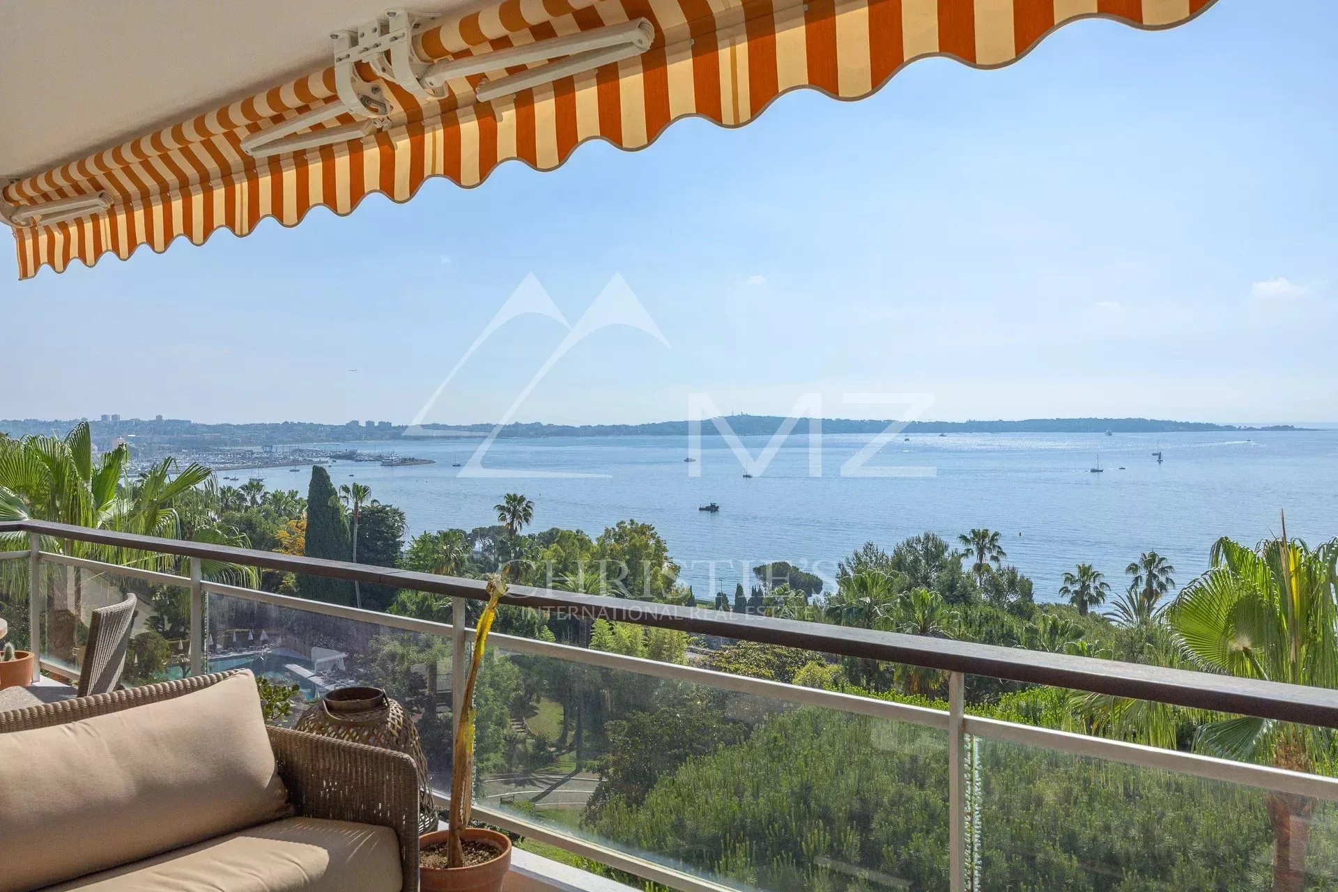Appartement d'angle contemporain - 12