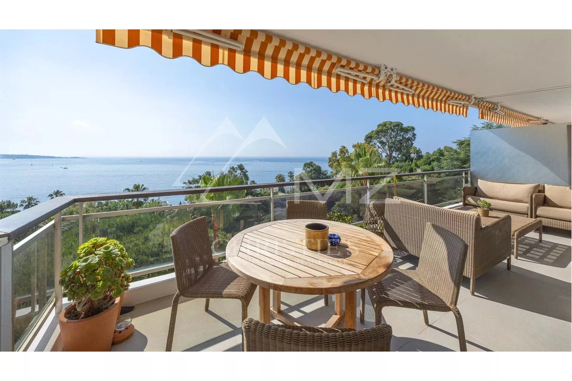 Appartement d'angle contemporain - 13