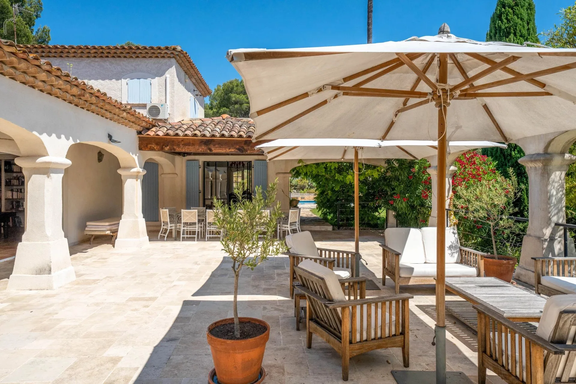 Exclusivité Propriété avec 3 villas, piscine et tennis - 5