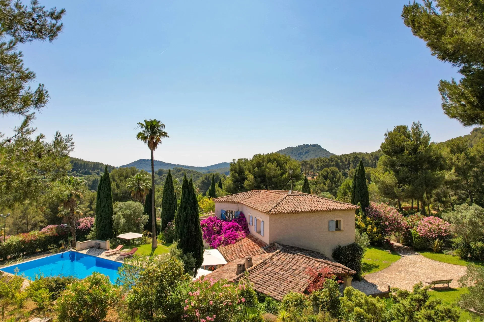 Exclusivité Propriété avec 3 villas, piscine et tennis - 13