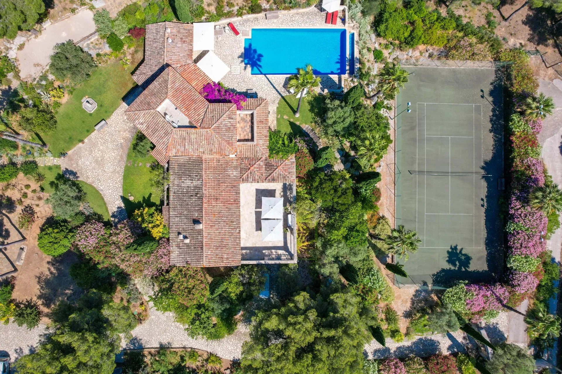 Exclusivité Propriété avec 3 villas, piscine et tennis - 24