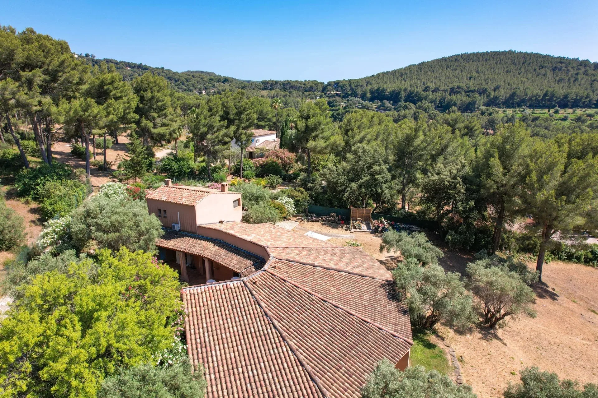 Exclusivité Propriété avec 3 villas, piscine et tennis - 15