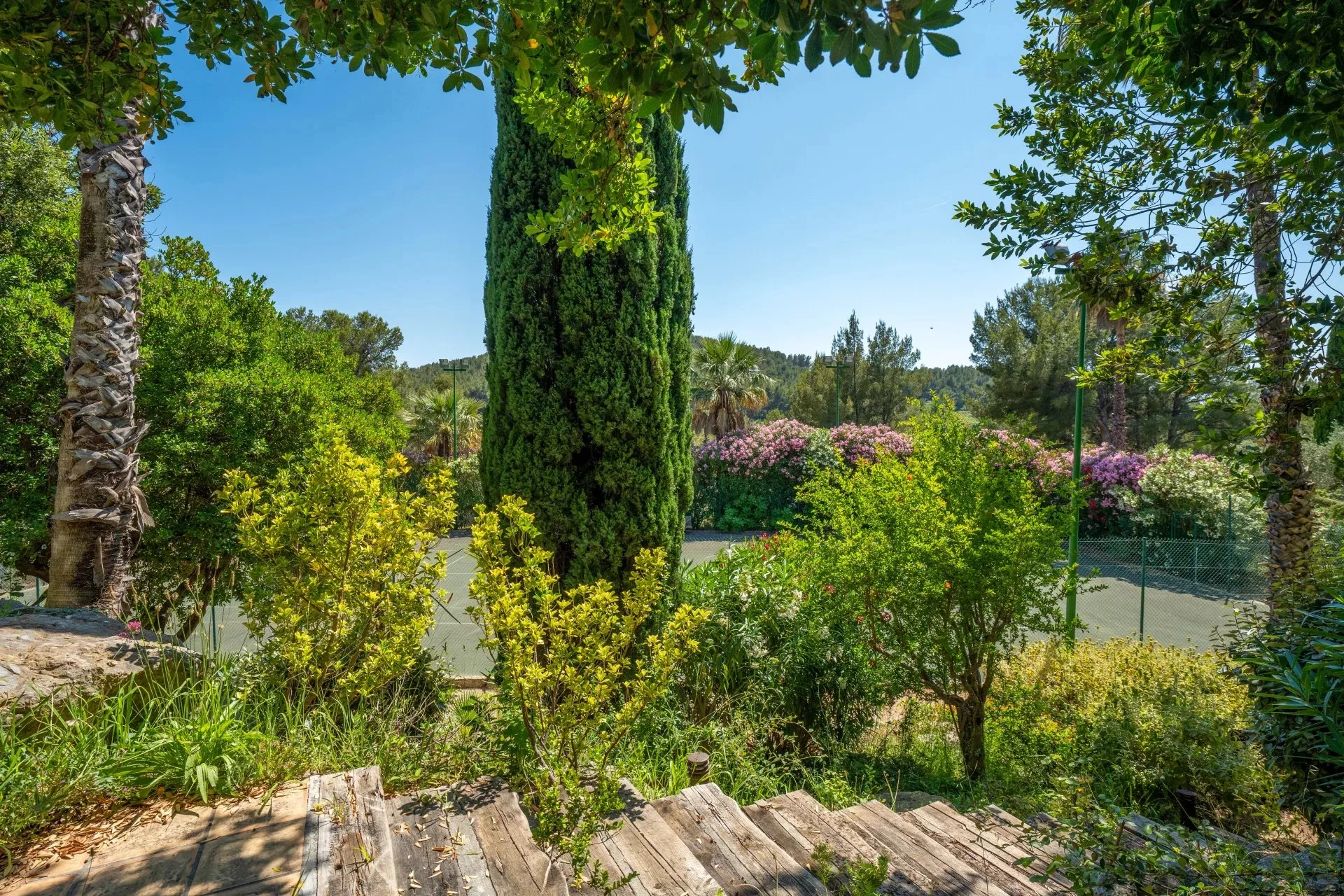 Exclusivité Propriété avec 3 villas, piscine et tennis - 23