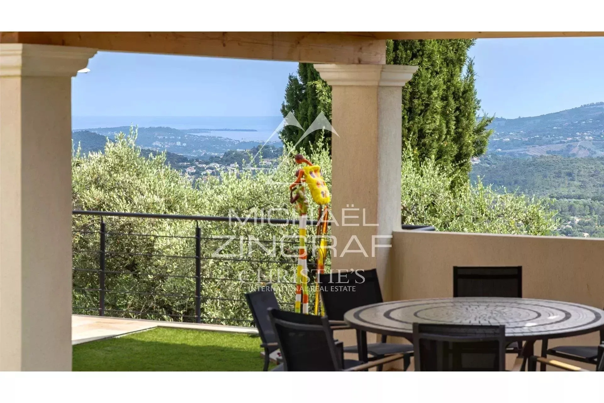 Superbe villa en position dominante avec vue mer - 11
