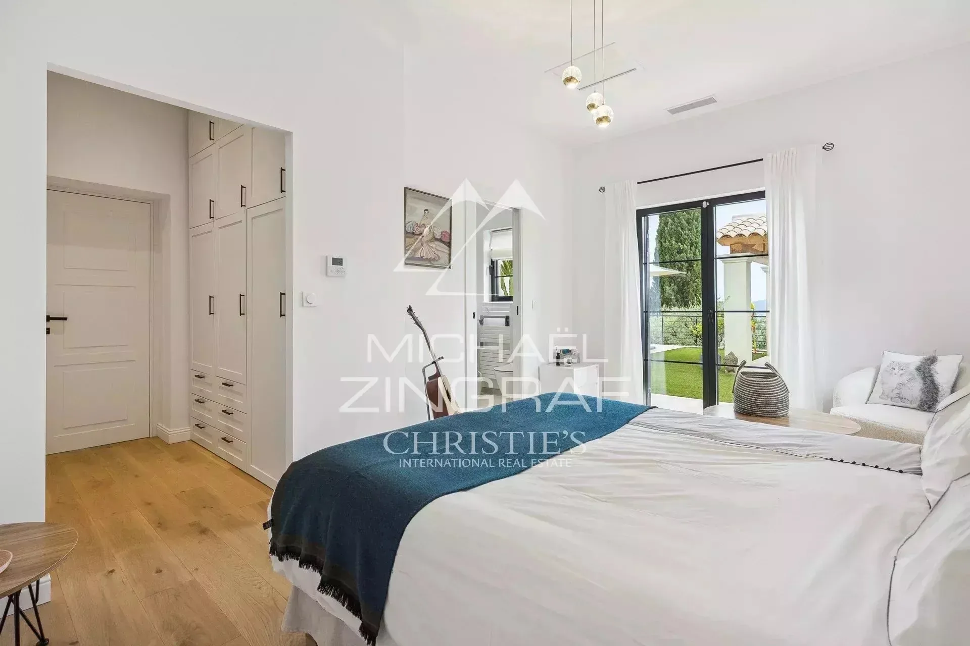 Superbe villa en position dominante avec vue mer - 9