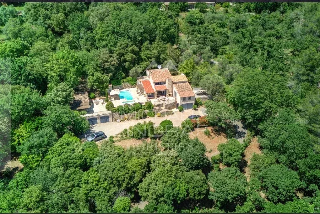 Très belle villa provençale dans l'arrière pays de Grasse - 4 chambres - 12