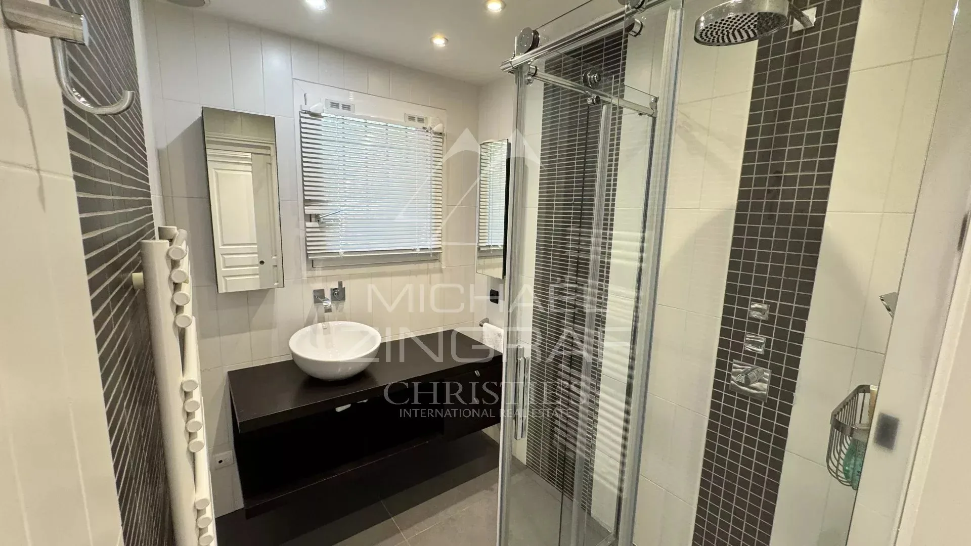 Villa rénovée avec vue panoramique, piscine et dépendance - 11