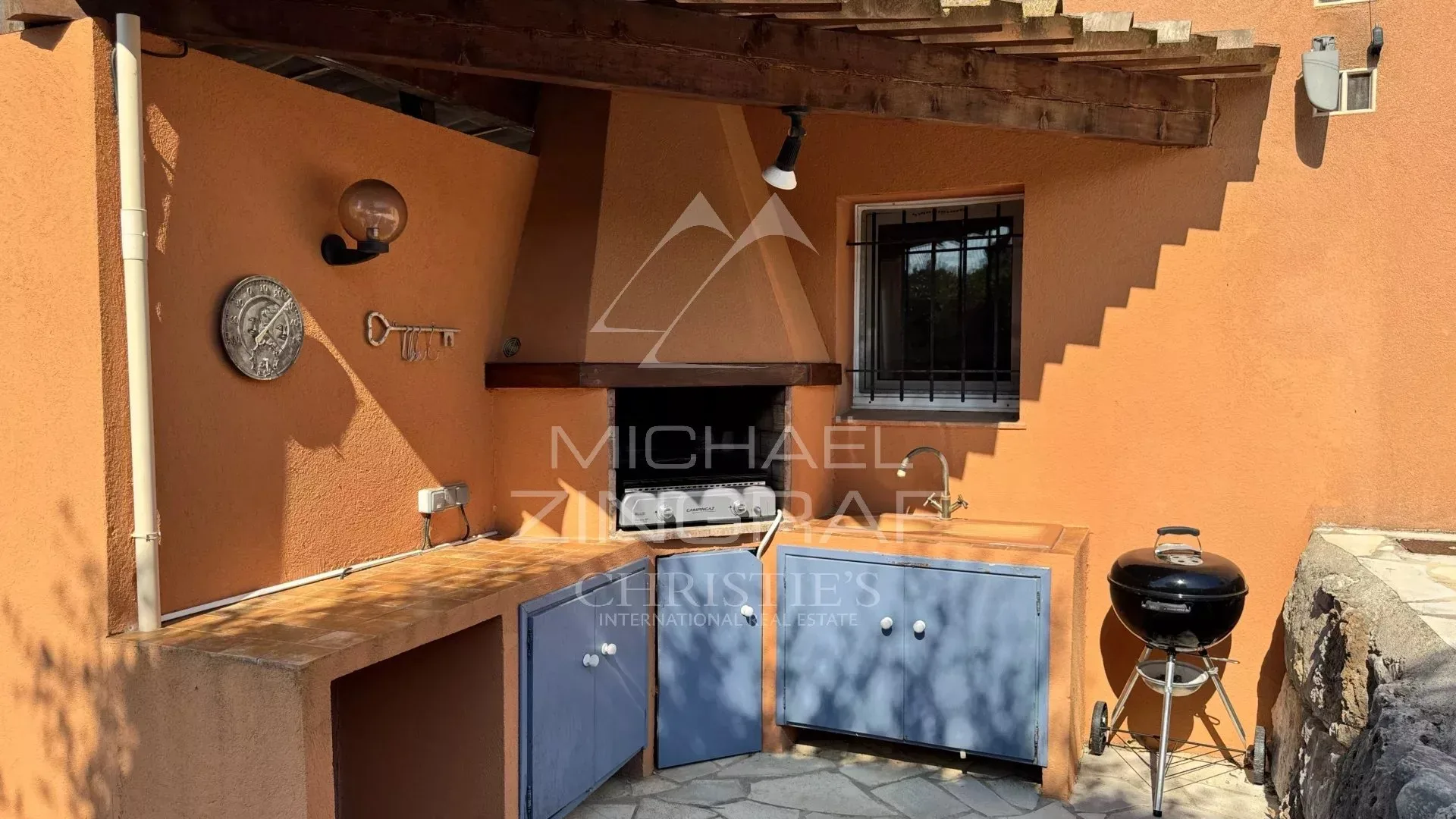 Villa rénovée avec vue panoramique, piscine et dépendance - 10