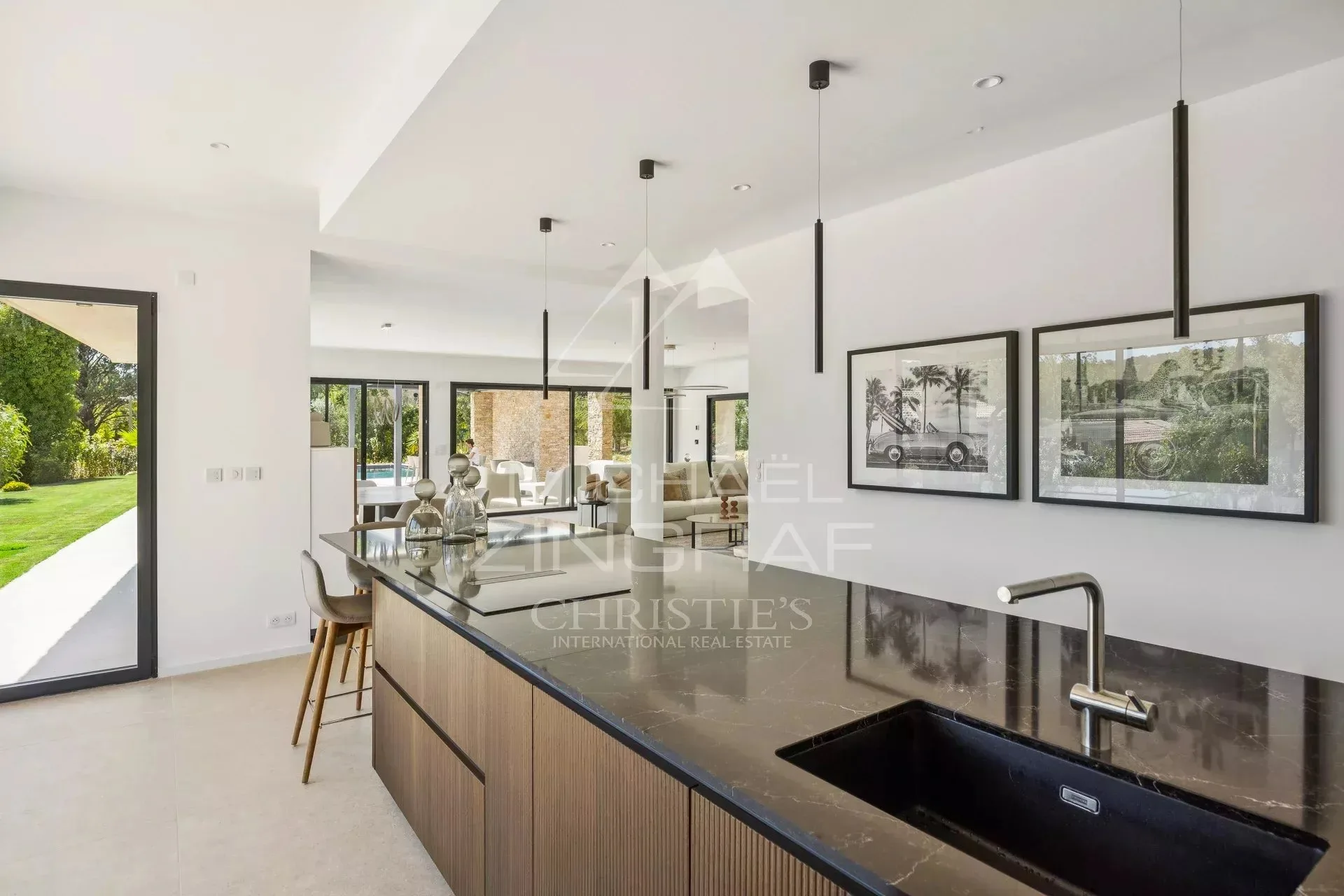 Villa Contemporaine Nichée dans un Écrin de Verdure - 6