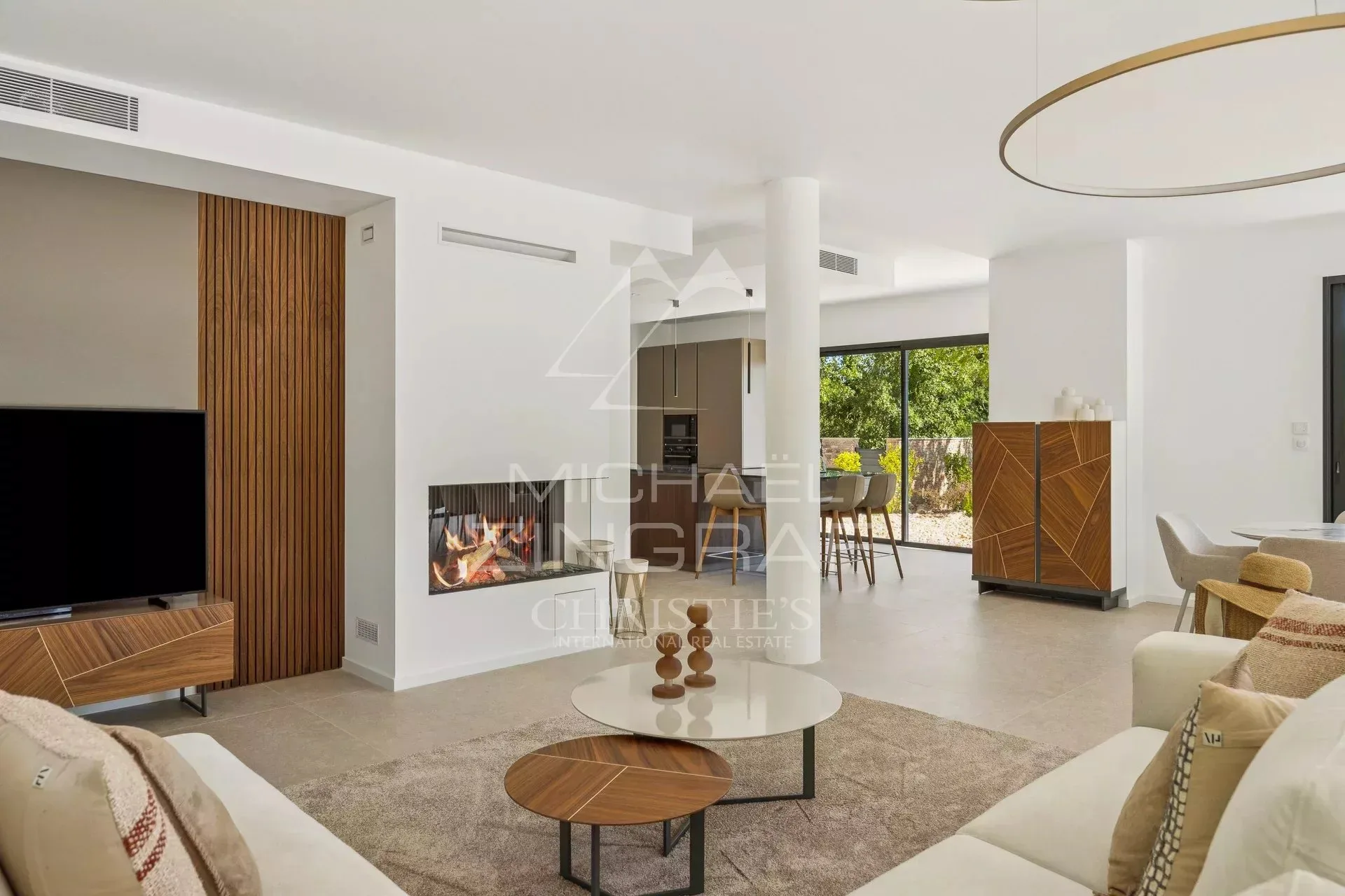 Villa Contemporaine Nichée dans un Écrin de Verdure - 4
