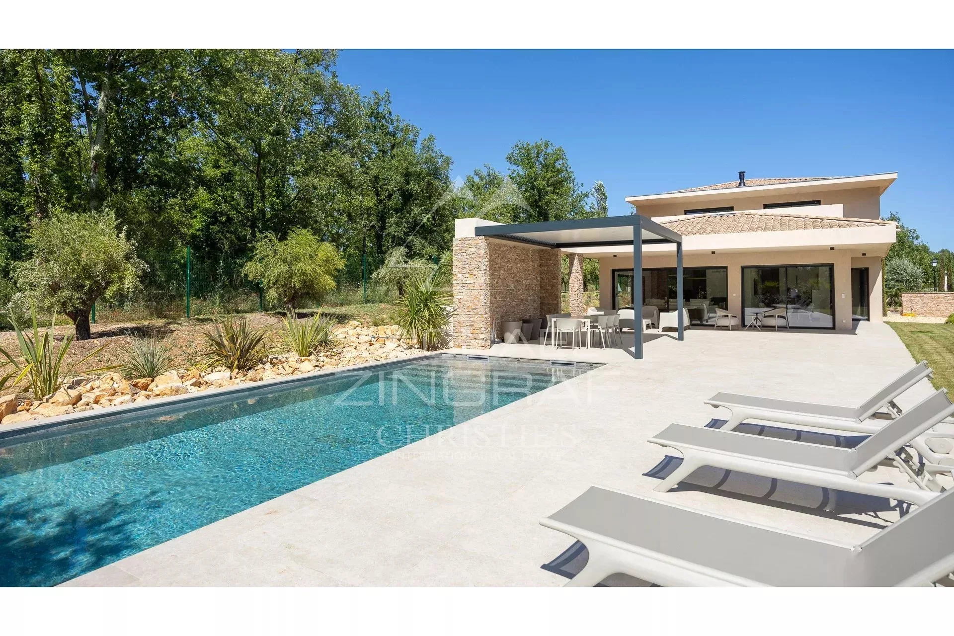 Villa Contemporaine Nichée dans un Écrin de Verdure - 2