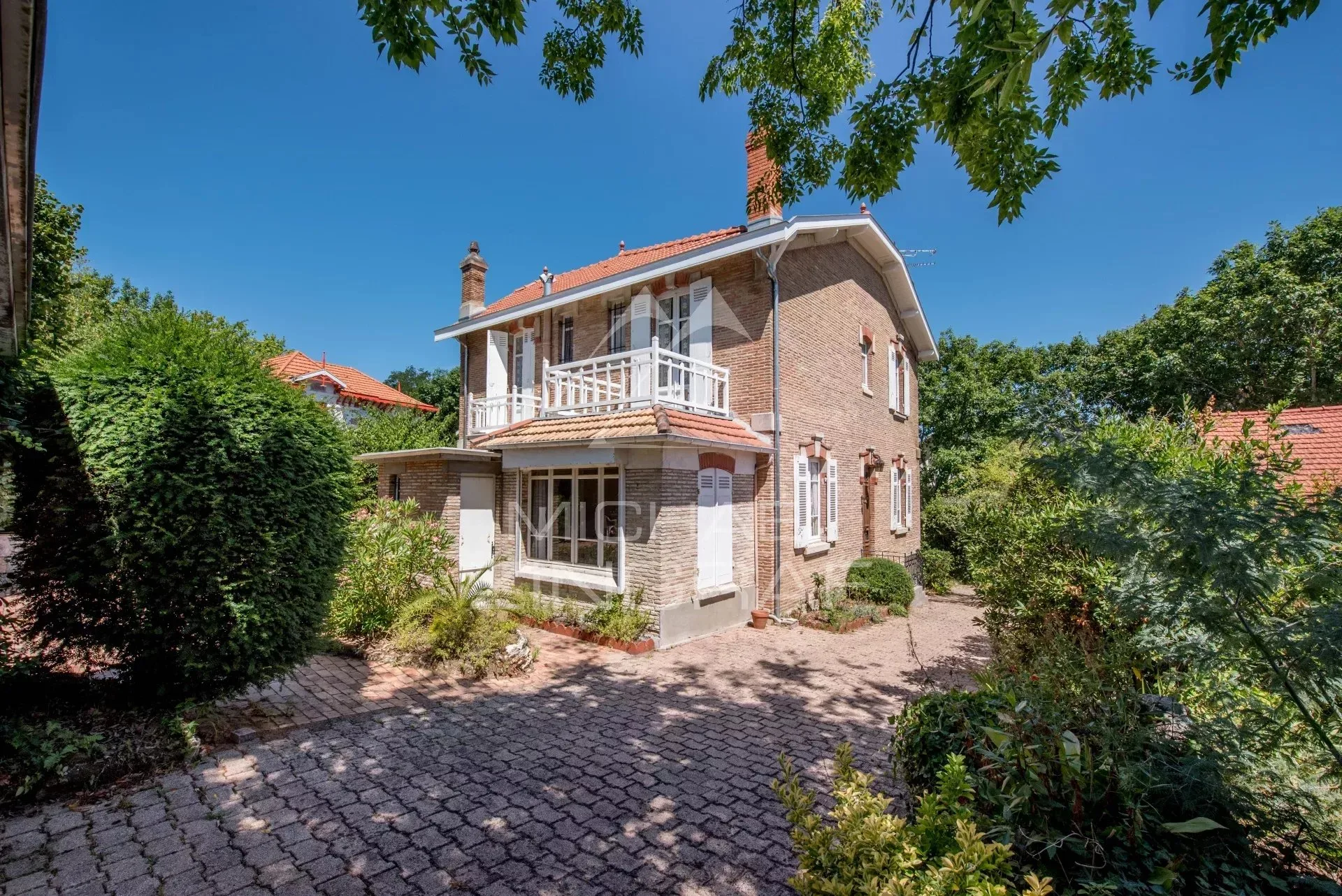 Michael Zingraf Bassin d’Arcachon présente : une maison de caractère au cœur de la Ville d’Hiver - 14