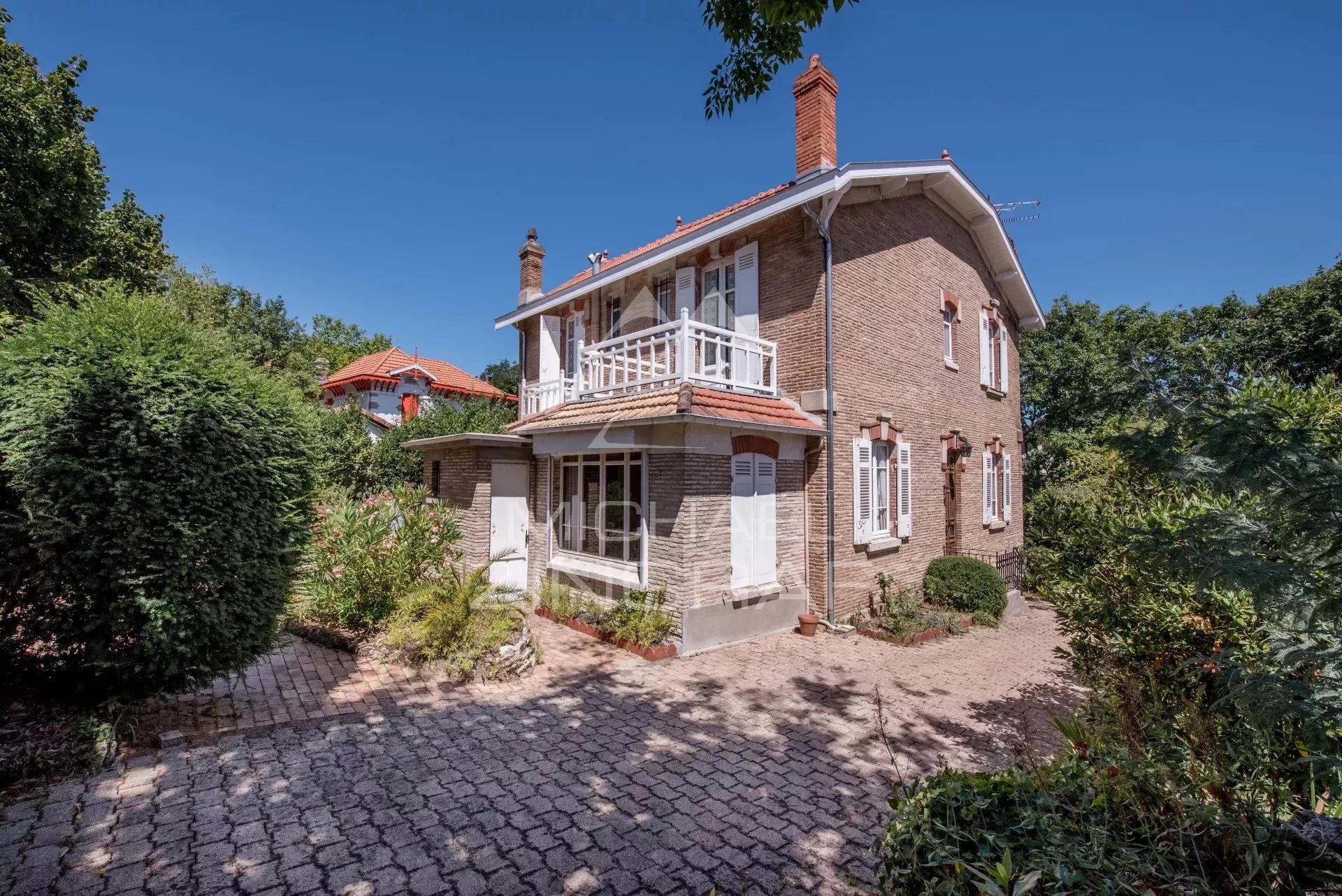 Michael Zingraf Bassin d’Arcachon présente : une maison de caractère au cœur de la Ville d’Hiver - 2