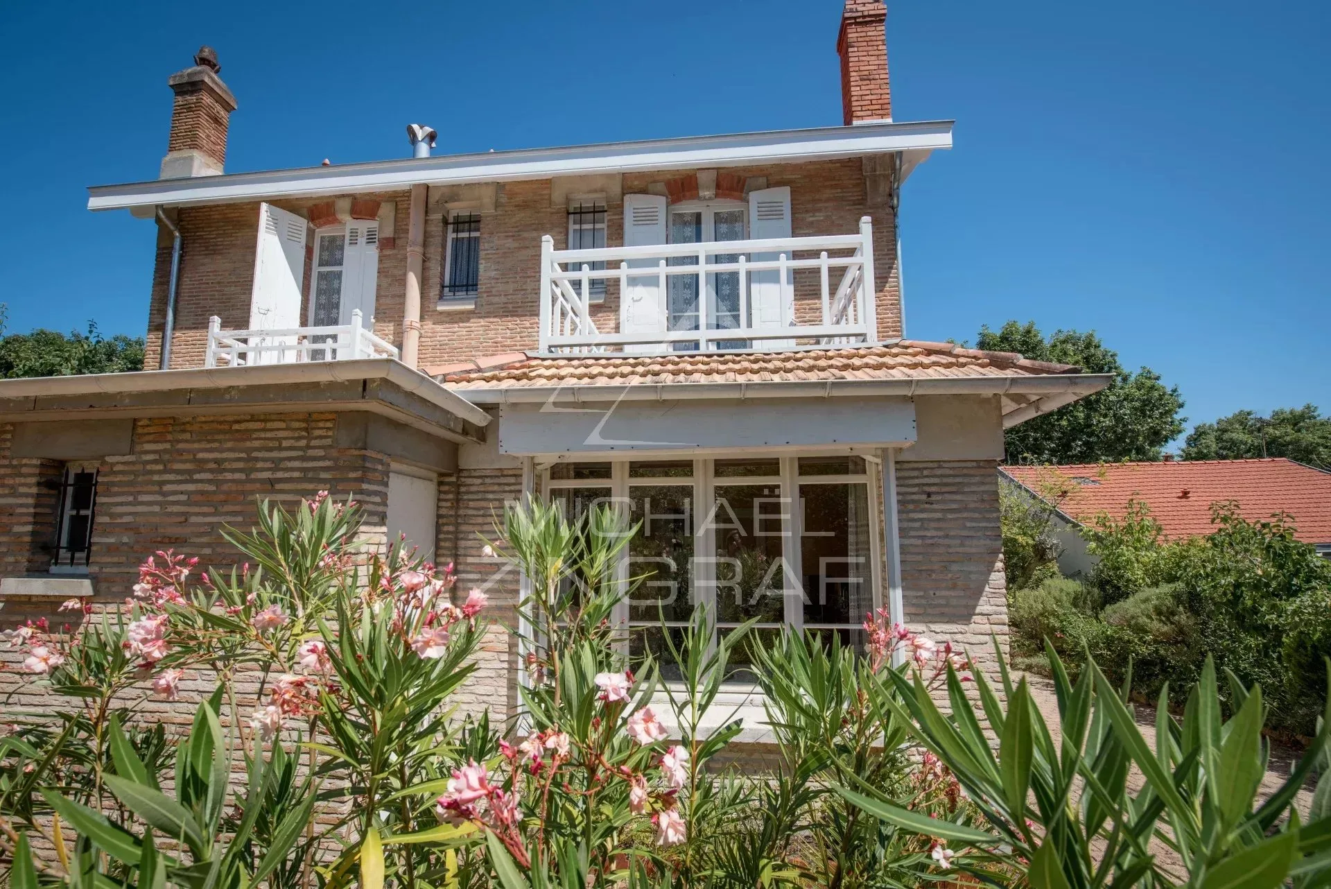 Michael Zingraf Bassin d’Arcachon présente : une maison de caractère au cœur de la Ville d’Hiver - 4