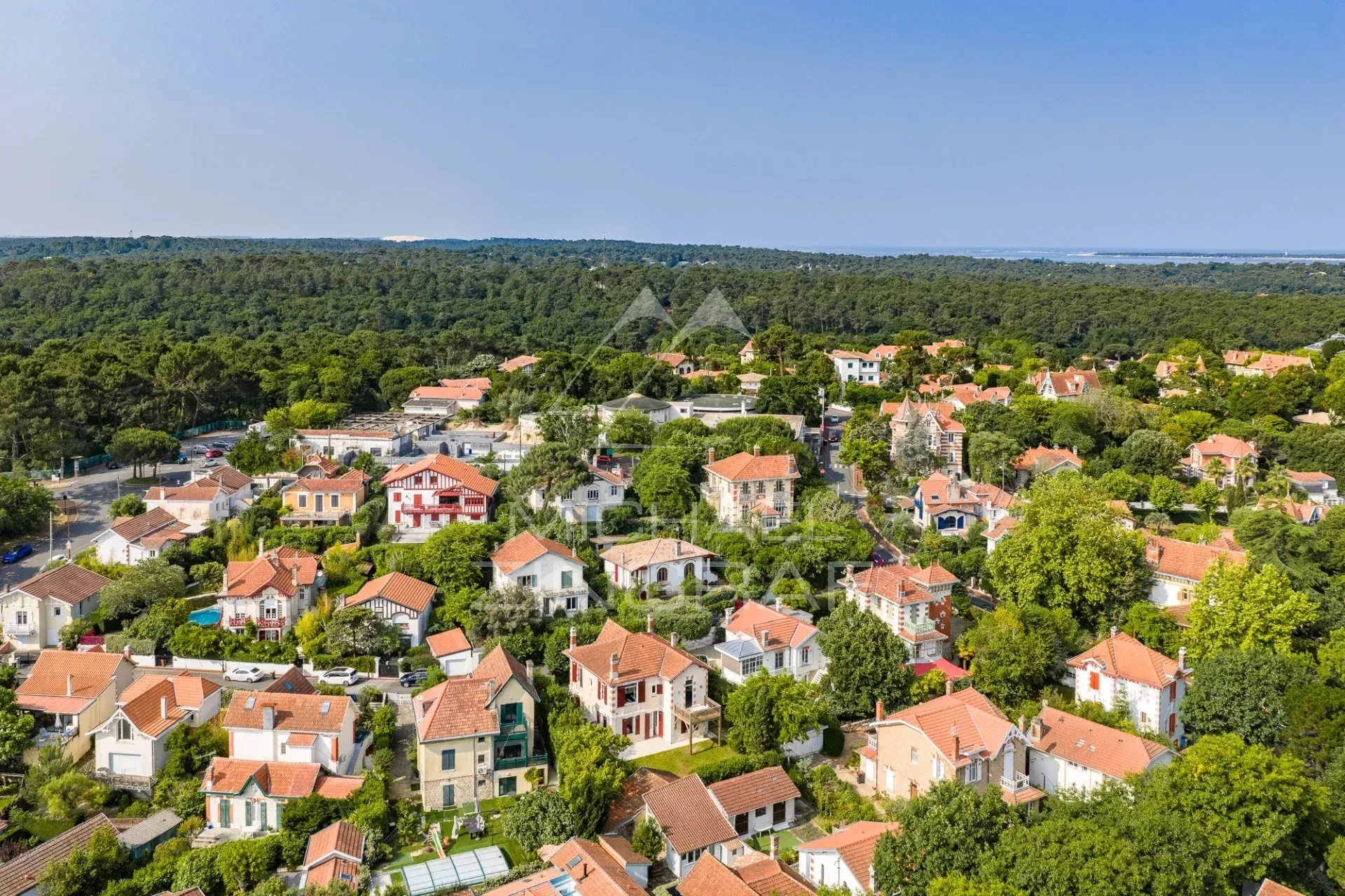 Michael Zingraf Bassin d’Arcachon présente : une maison de caractère au cœur de la Ville d’Hiver - 15