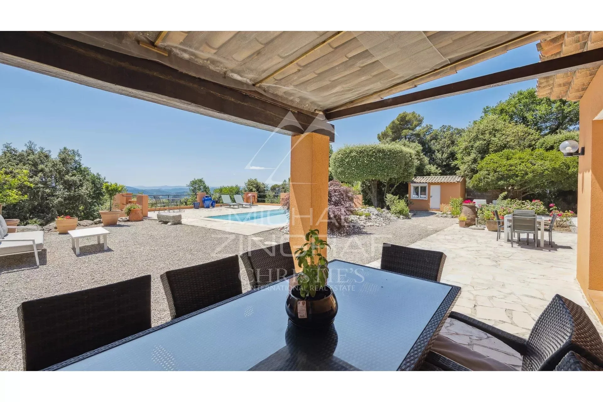 Villa rénovée avec vue panoramique, piscine et dépendance - 4