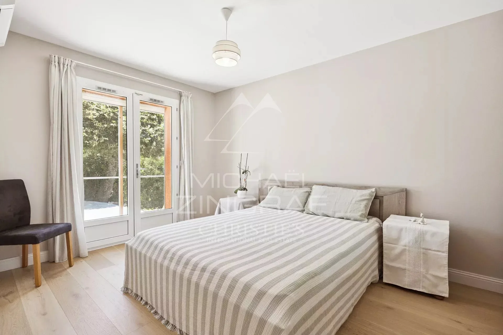 Villa rénovée avec vue panoramique, piscine et dépendance - 9