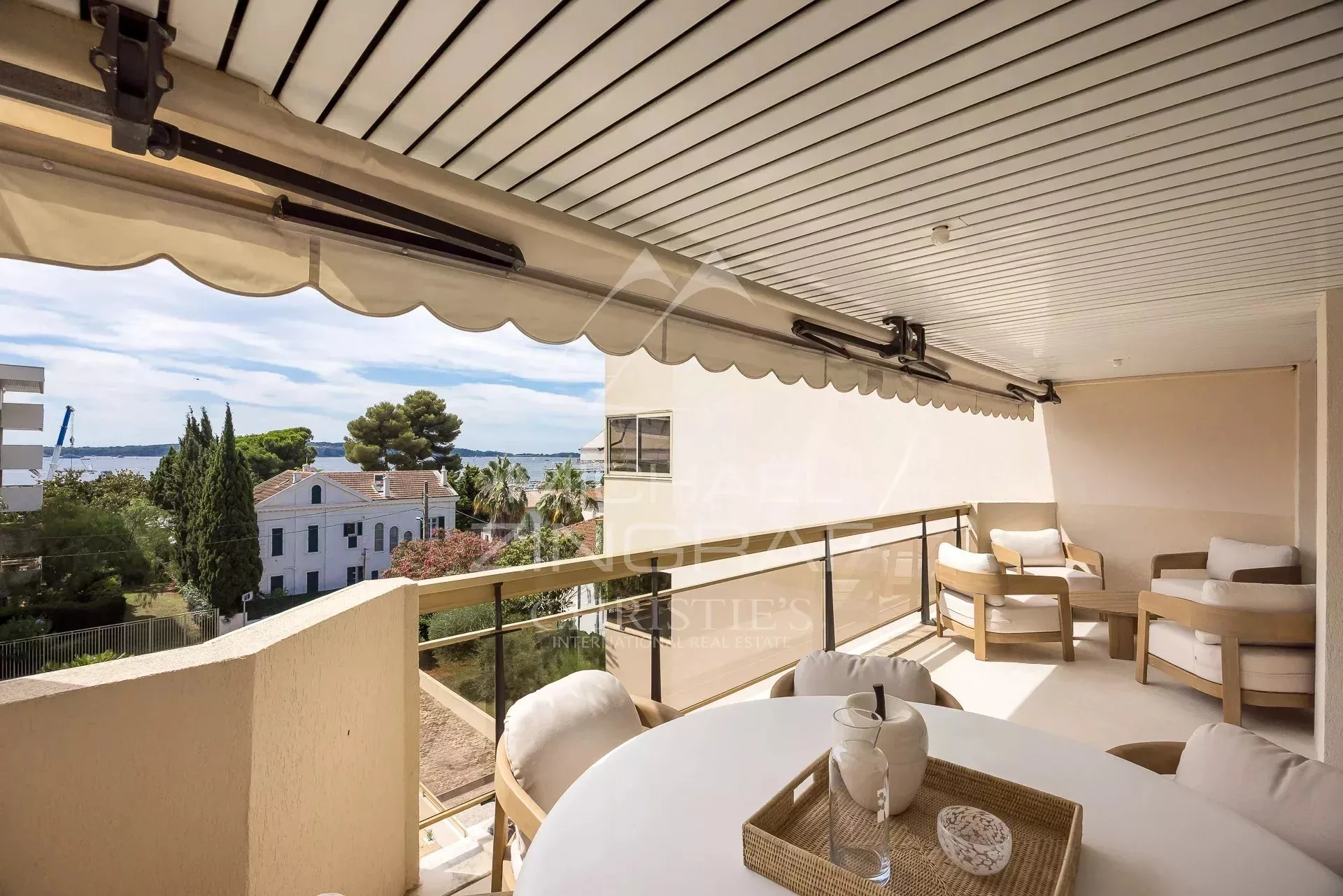 Cannes Moure Rouge - Superb 3-Bedroom Apartment, luxuriously Renovated – Panoramic Sea View - 4