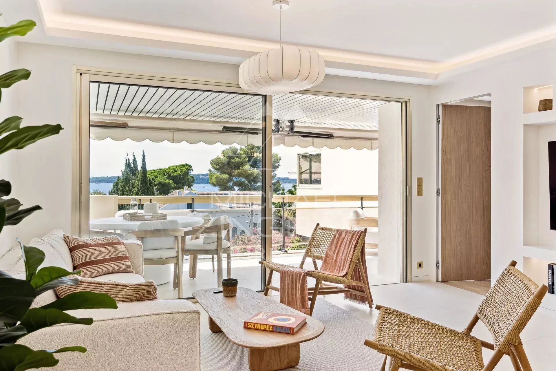 Cannes Moure Rouge - Superb 3-Bedroom Apartment, luxuriously Renovated – Panoramic Sea View - 3