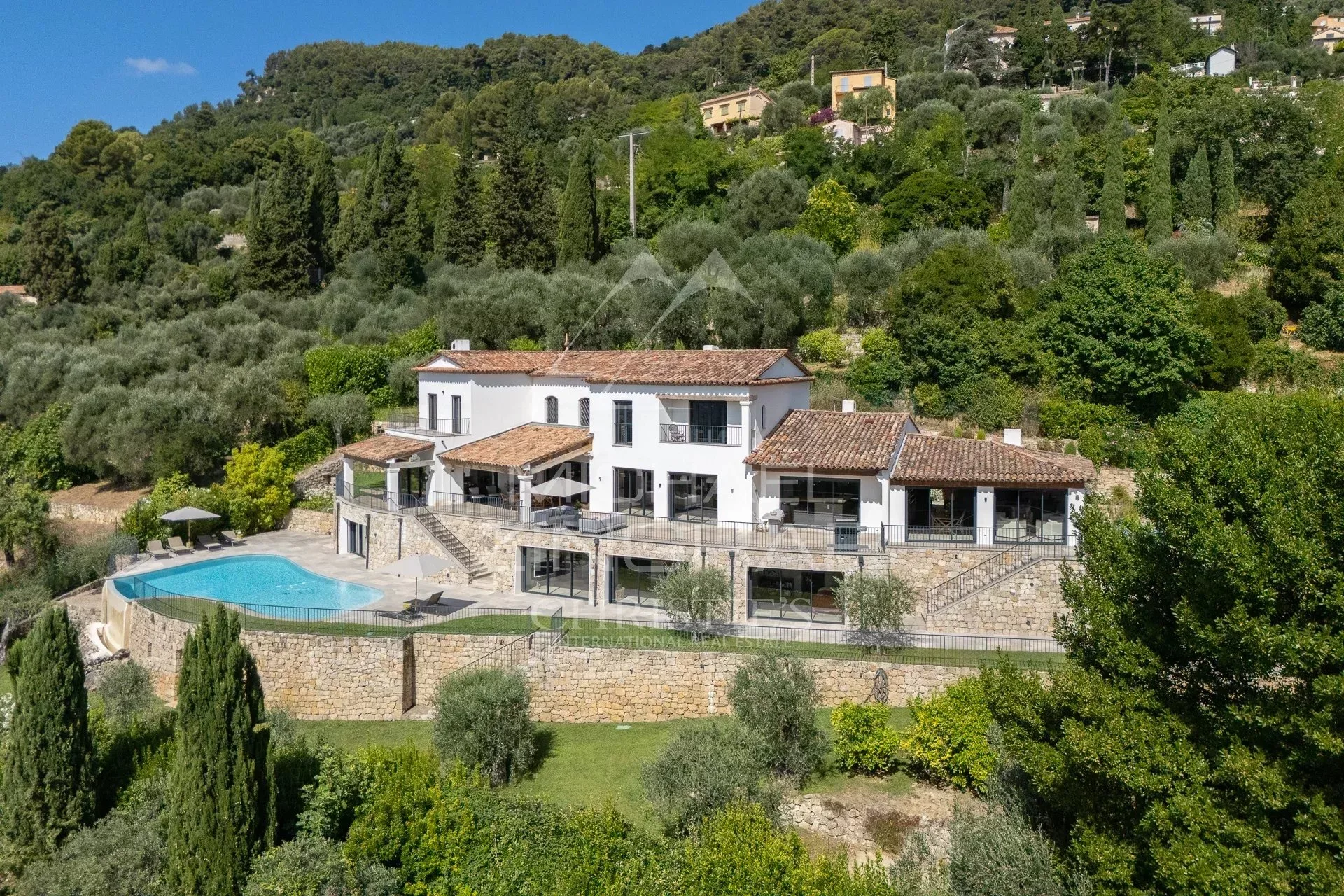 Majestueuse villa à deux pas de Chateauneuf-Grasse - 2