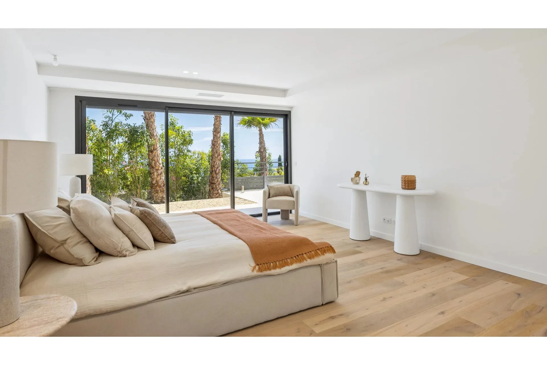 Villa contemporaine d’exception avec vue panoramique sur la mer et le Massif de l’Estérel Un bien rare où l’élégance rencontre la nature. - 13