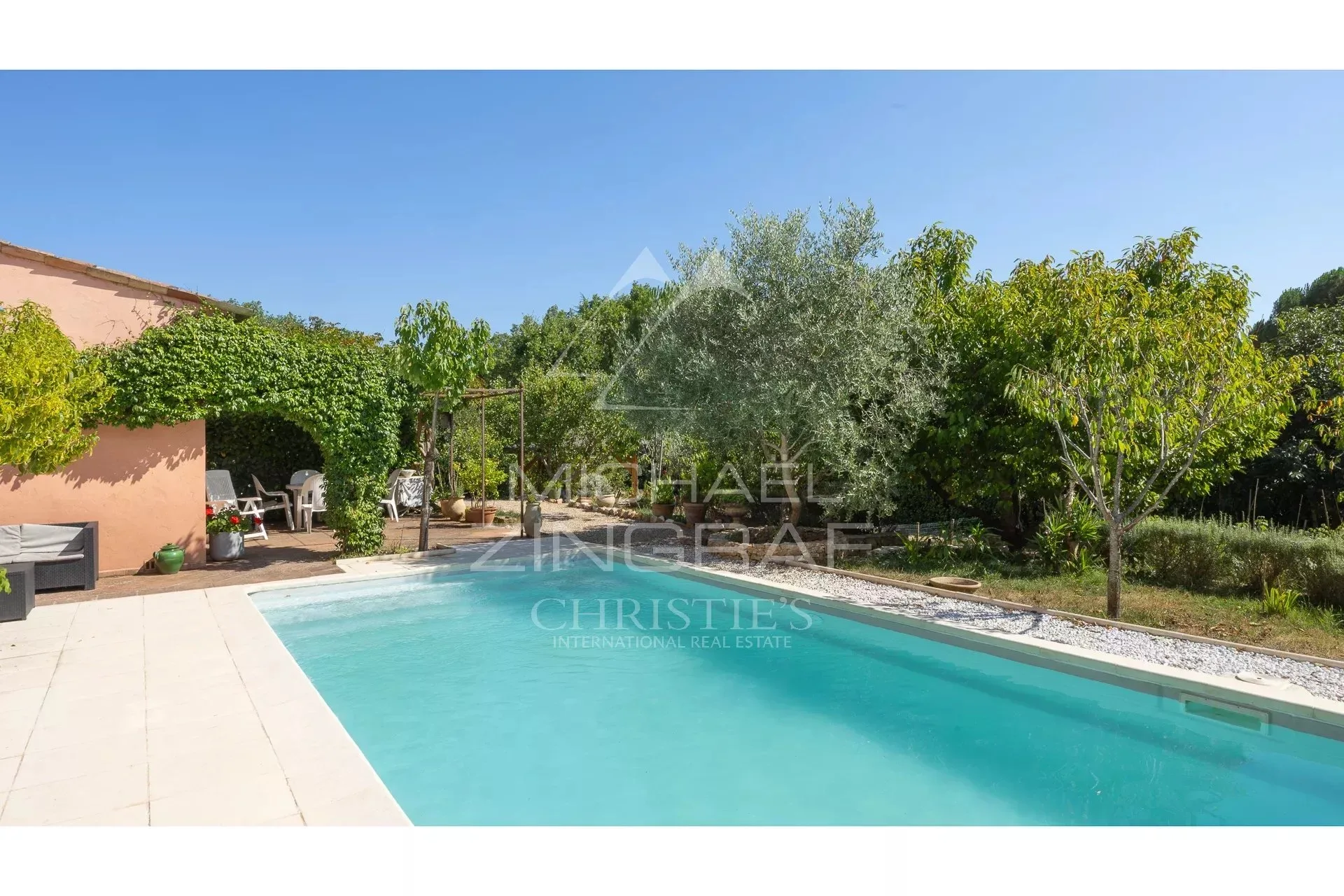 Villa avec piscine , arbres fruiters, oliviers  et vue dégagée - 12